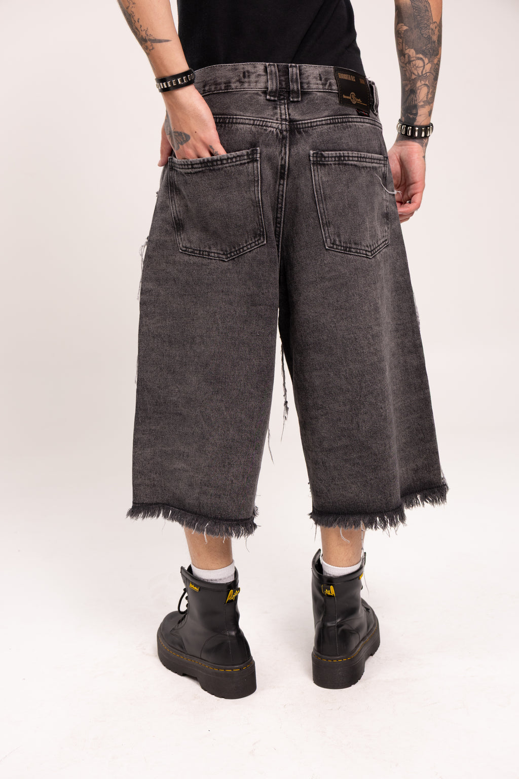 Jorts Baggy con Flecos y Costuras Desflecadas - Bermuda Denim Estilo Grunge Punk con Cadena
