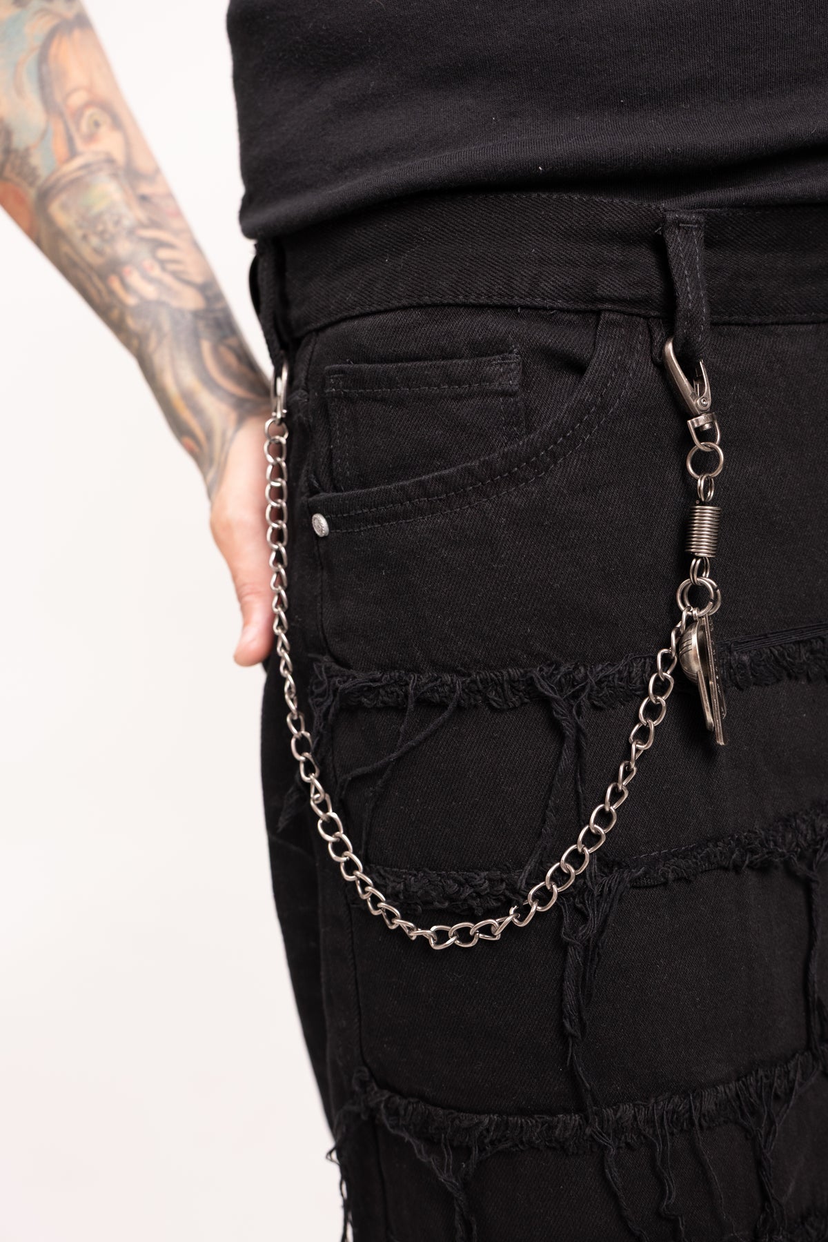 Jorts Baggy con Flecos y Costuras Desflecadas - Bermuda Denim Estilo Grunge Punk con Cadena