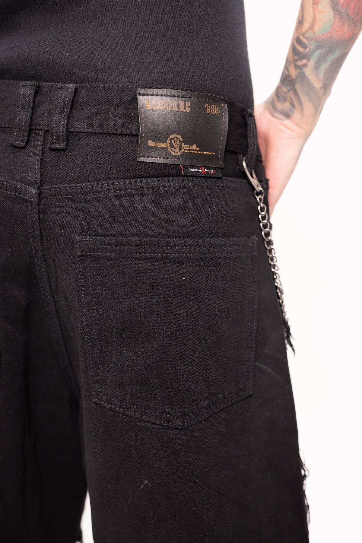 Jorts Baggy con Flecos y Costuras Desflecadas - Bermuda Denim Estilo Grunge Punk con Cadena