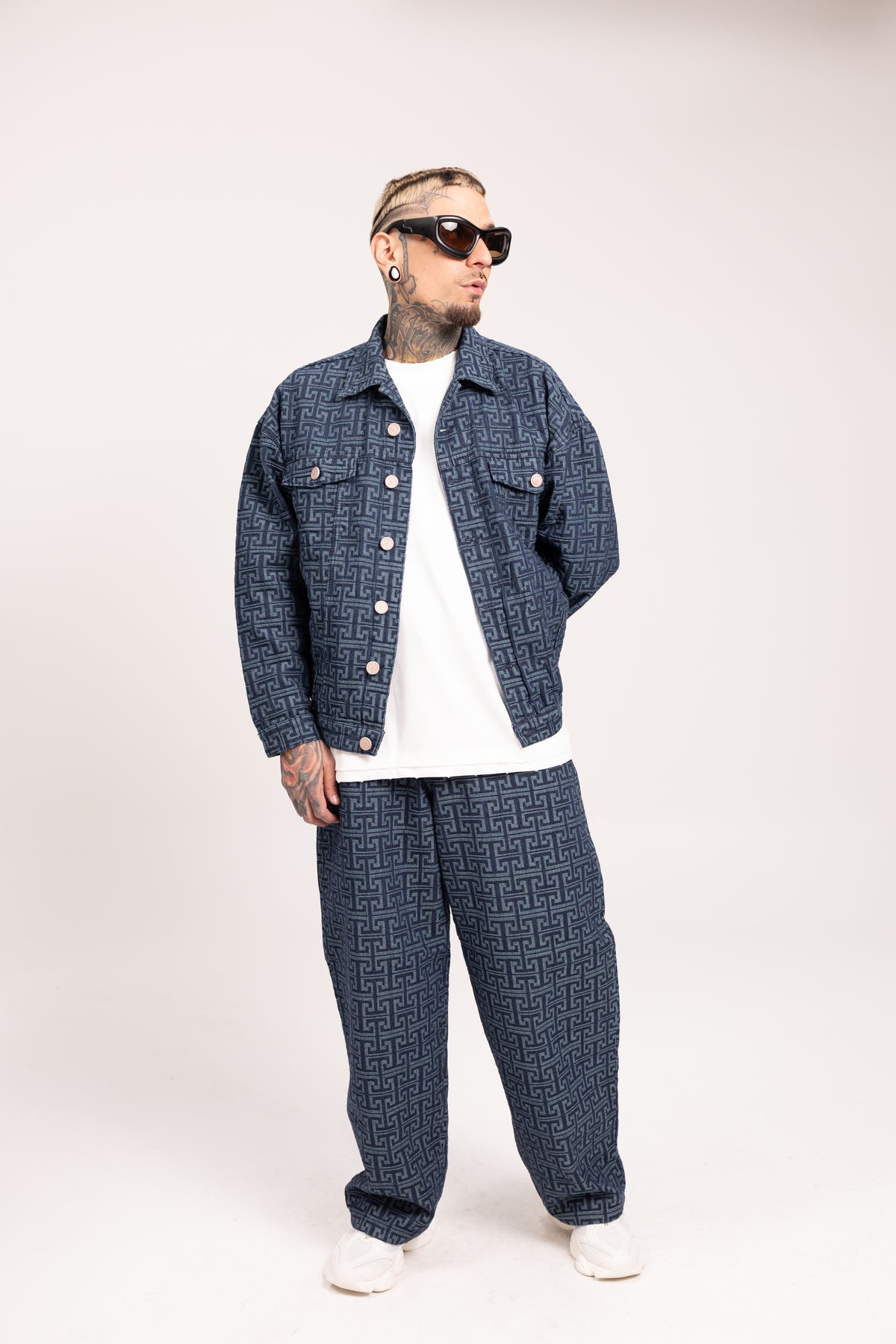Jean Super Baggy Muisca para Hombre - Pantalón Denim Azul con Patrón Monograma Geométrico Estilo Streetwear