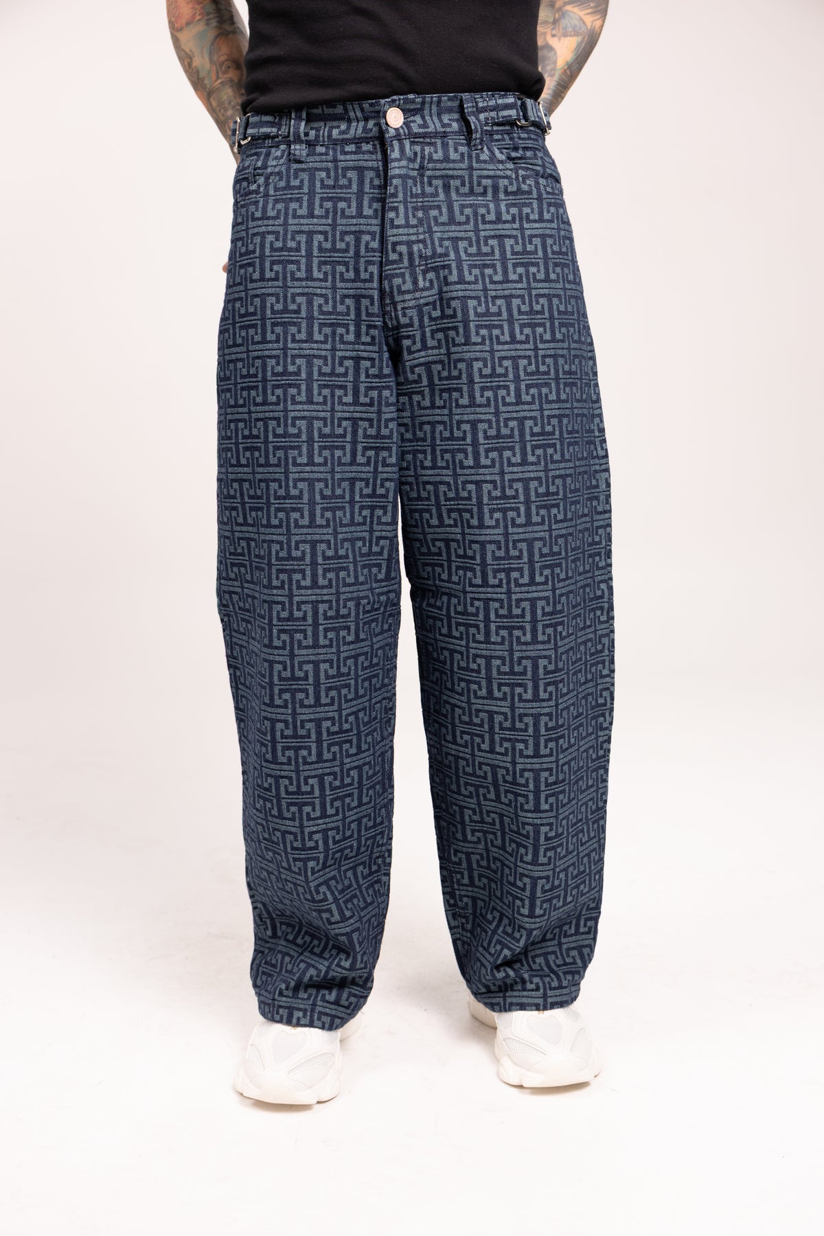 Jean Super Baggy Muisca para Hombre - Pantalón Denim Azul con Patrón Monograma Geométrico Estilo Streetwear