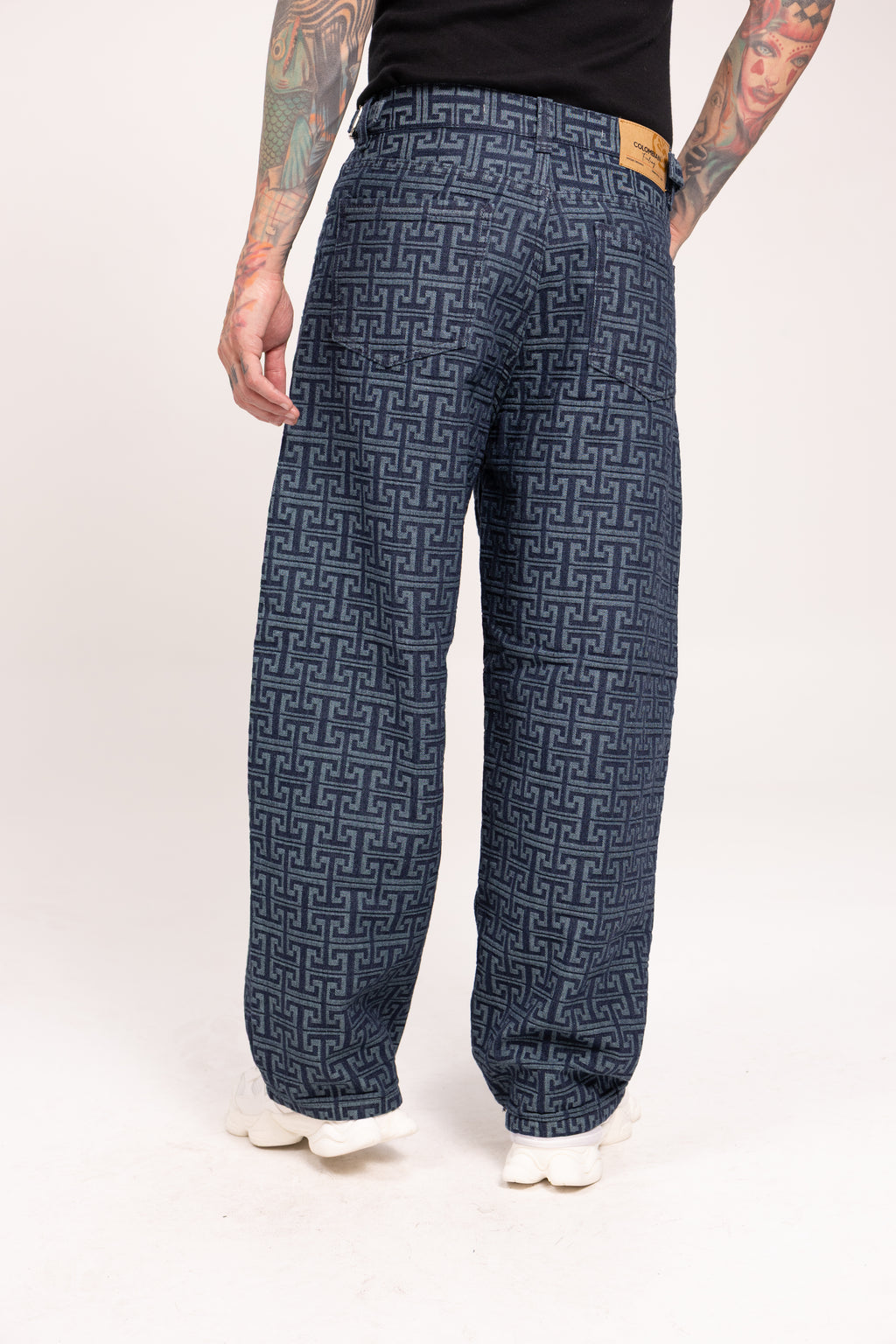 Jean Super Baggy Muisca para Hombre - Pantalón Denim Azul con Patrón Monograma Geométrico Estilo Streetwear