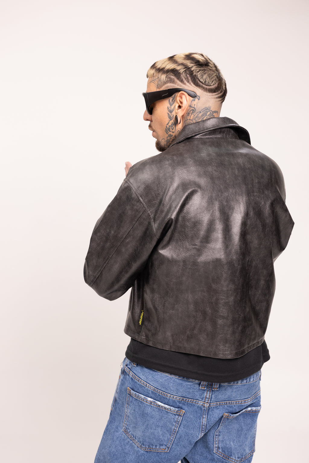 Chaqueta Negra en Cuero Sintético Brillante Boxy Fit para Hombre - Chaqueta Harrington Efecto Cuero Encerado Estilo Darkwear Cyberpunk Streetwear