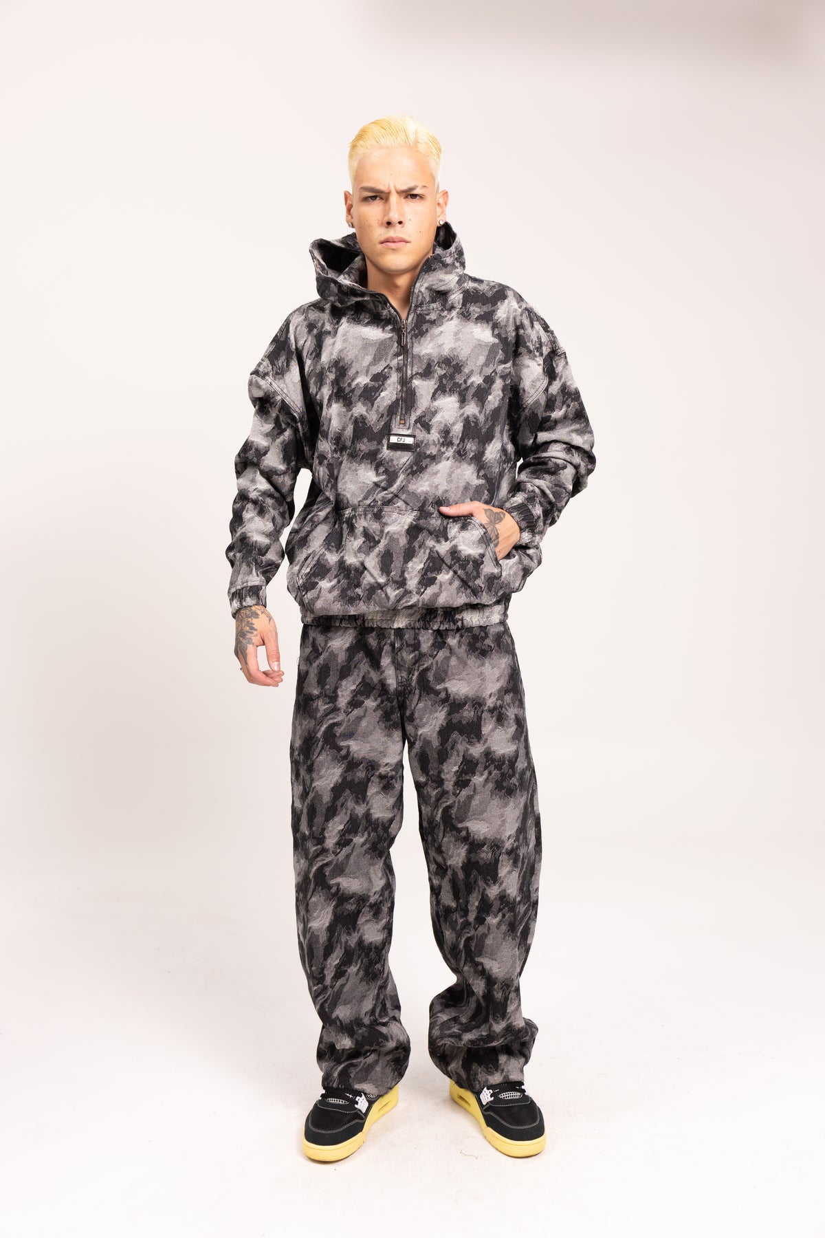 Pantalón Super Baggy Jacquard Camuflado para Hombre - Jean Texturizado Patrón Camo Urbano Estilo Streetwear de Autor
