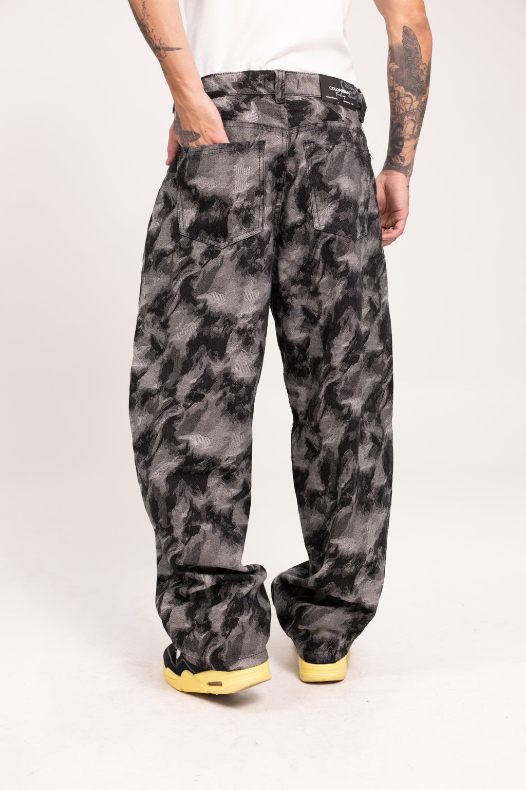 Pantalón Super Baggy Jacquard Camuflado para Hombre - Jean Texturizado Patrón Camo Urbano Estilo Streetwear de Autor