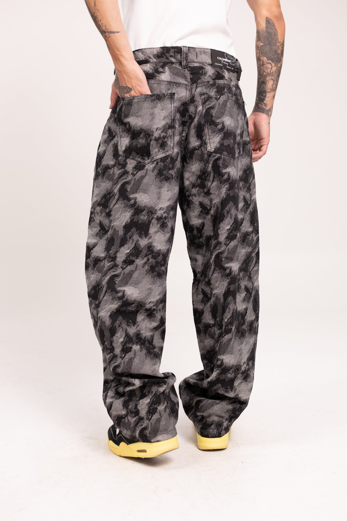 Pantalón Super Baggy Jacquard Camuflado para Hombre - Jean Texturizado Patrón Camo Urbano Estilo Streetwear de Autor
