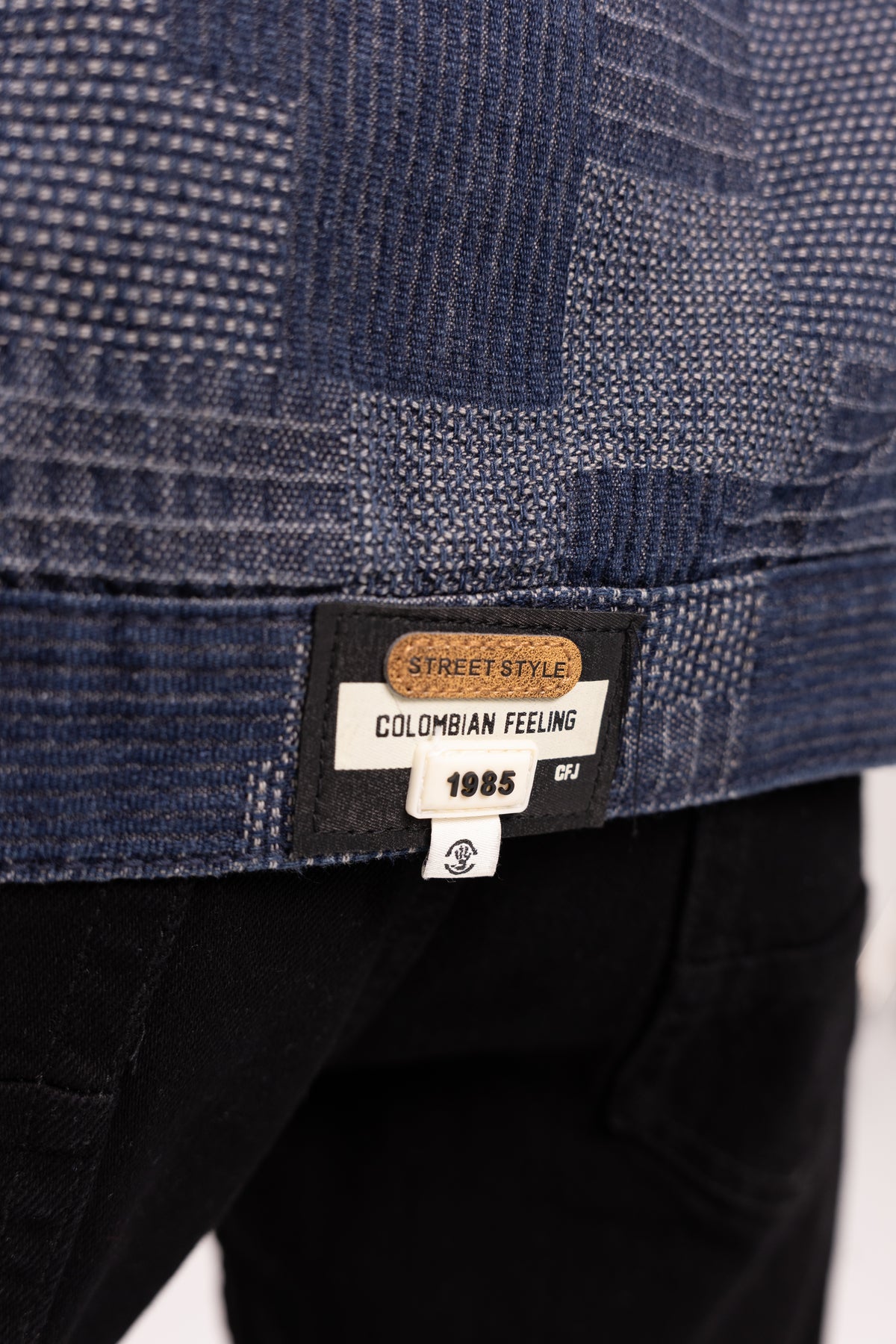 Chaqueta Denim Jacquard Chess Oversized para Hombre - Chaqueta Trucker de Mezclilla Azul con Patrón Geométrico Estilo Streetwear de Autor