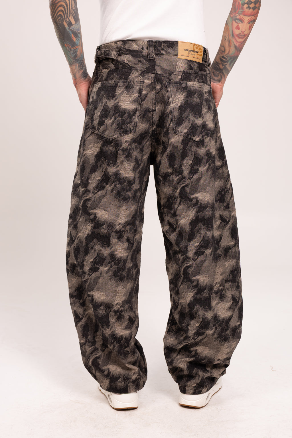 Pantalón Super Baggy Jacquard Camuflado para Hombre - Jean Texturizado Patrón Camo Urbano Estilo Streetwear de Autor