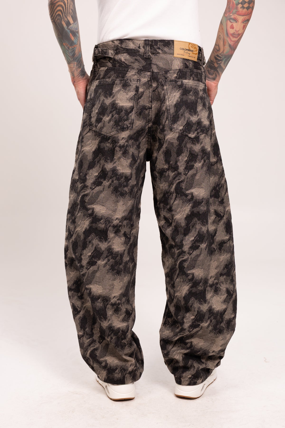 Pantalón Super Baggy Jacquard Camuflado para Hombre - Jean Texturizado Patrón Camo Urbano Estilo Streetwear de Autor