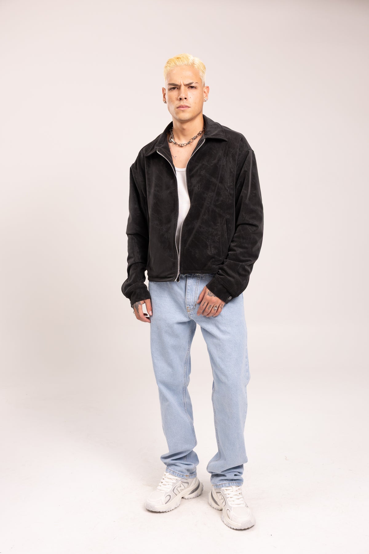 Chaqueta Negra en Gamuza Boxy Fit para Hombre - Chaqueta Harrington de Gamuza con Cremallera y Cuello Camisero Estilo Streetwear de Autor