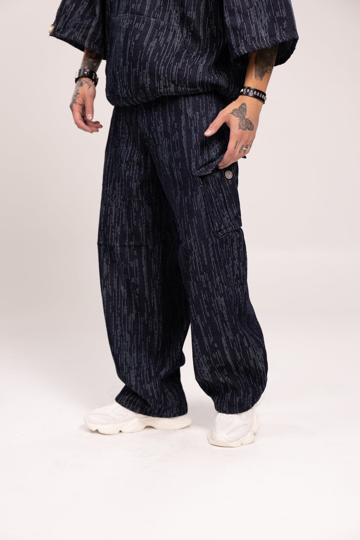 Pantalón Baggy Cargo Jacquard para Hombre - Jean Azul Oscuro Utilitario con Patrón Digital Estilo Streetwear