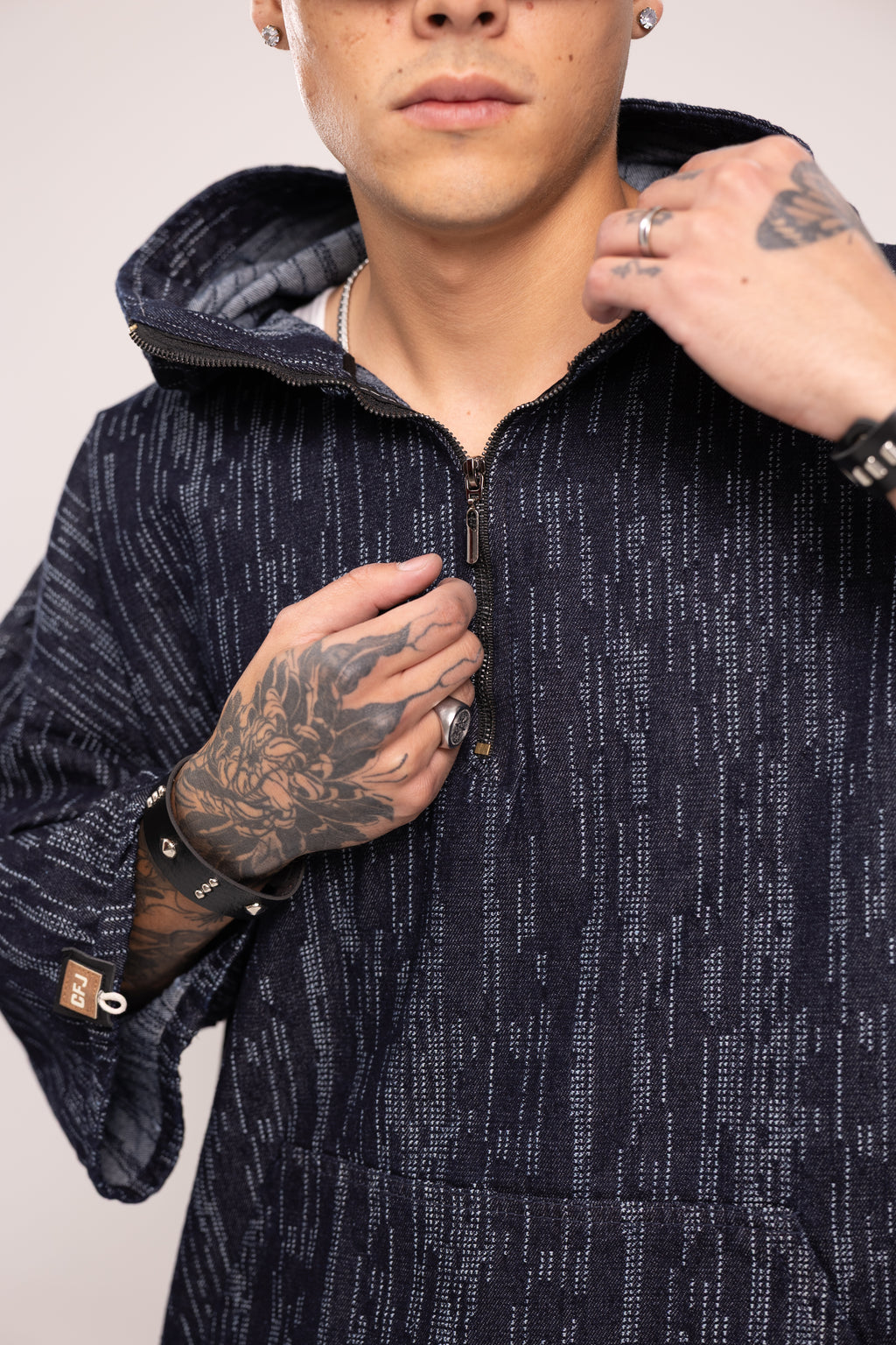 Hoodie Jacquard Azul Oscuro para Hombre - Buzo Anorak de Mezclilla Oversize Patrón Digital con Capucha y Media Cremallera