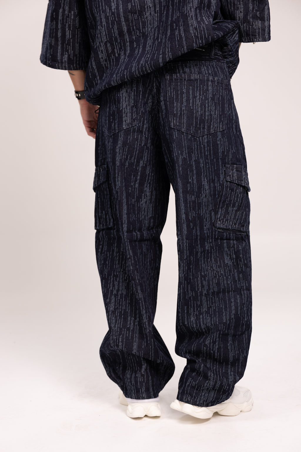 Pantalón Baggy Cargo Jacquard para Hombre - Jean Azul Oscuro Utilitario con Patrón Digital Estilo Streetwear