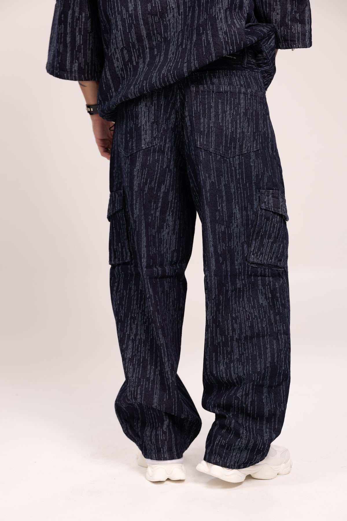 Pantalón Baggy Cargo Jacquard para Hombre - Jean Azul Oscuro Utilitario con Patrón Digital Estilo Streetwear