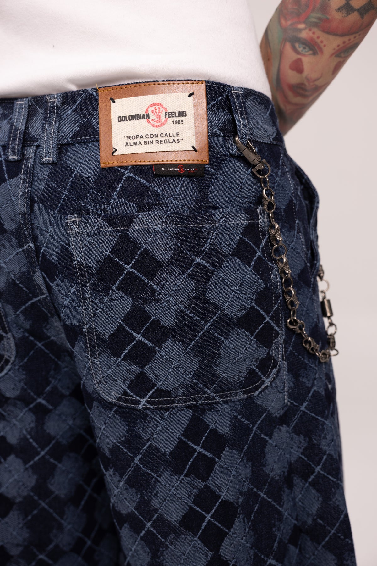 Pantalón Baggy Jacquard Singapur para Hombre - Pantalón Azul con Patrón de Rombos Estilo Streetwear de Autor