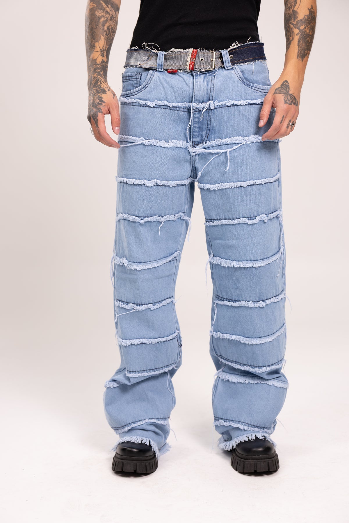 Jean Trendy Fit Azul Claro con Flecos Horizontales Deshilachados para Hombre - Pantalón Denim Panelado Raw Hem Estilo Archive Streetwear