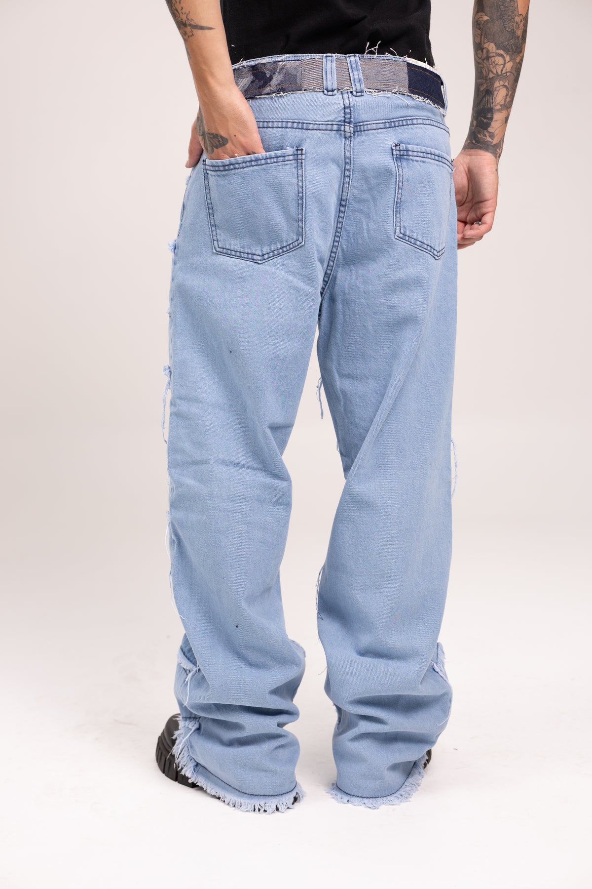 Jean Trendy Fit Azul Claro con Flecos Horizontales Deshilachados para Hombre - Pantalón Denim Panelado Raw Hem Estilo Archive Streetwear