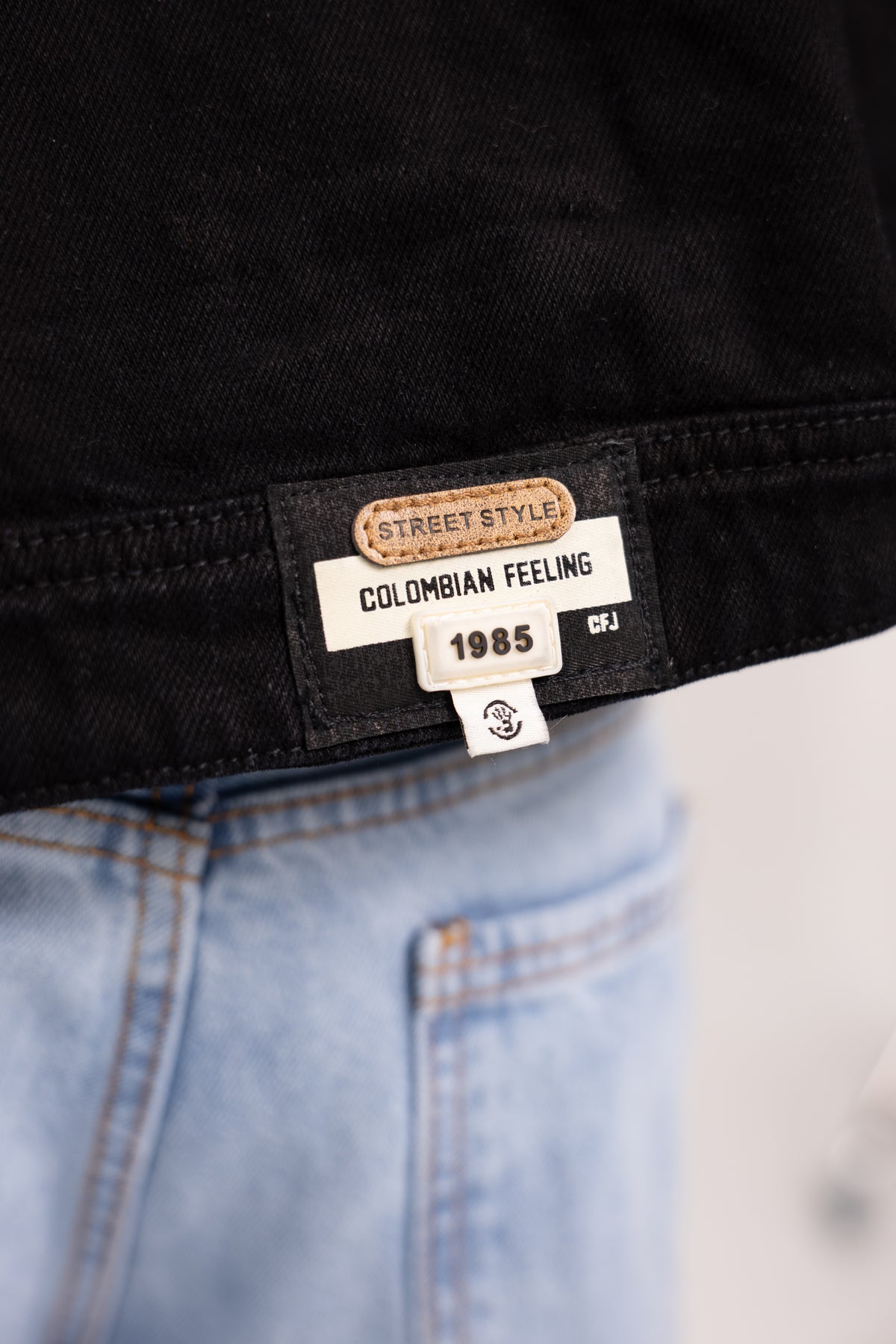 Chaqueta Negra para Hombre - Cazadora Corduroy con Cremallera Estilo Urbano Minimalista