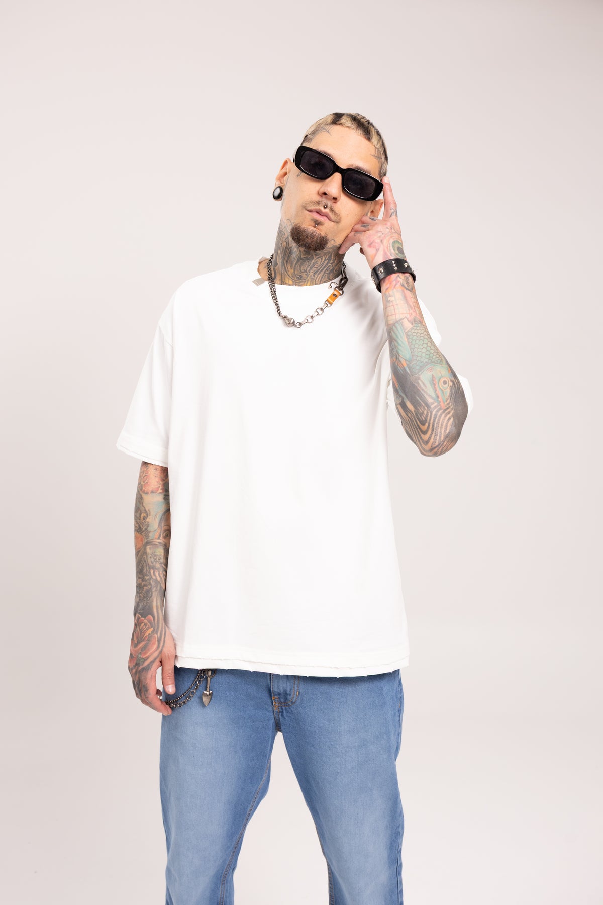 Camiseta Blanca Oversize Heavyweight con Bordes Crudos para Hombre - Camiseta Básica Boxy Fit de Algodón Pesado Estilo Streetwear Minimal