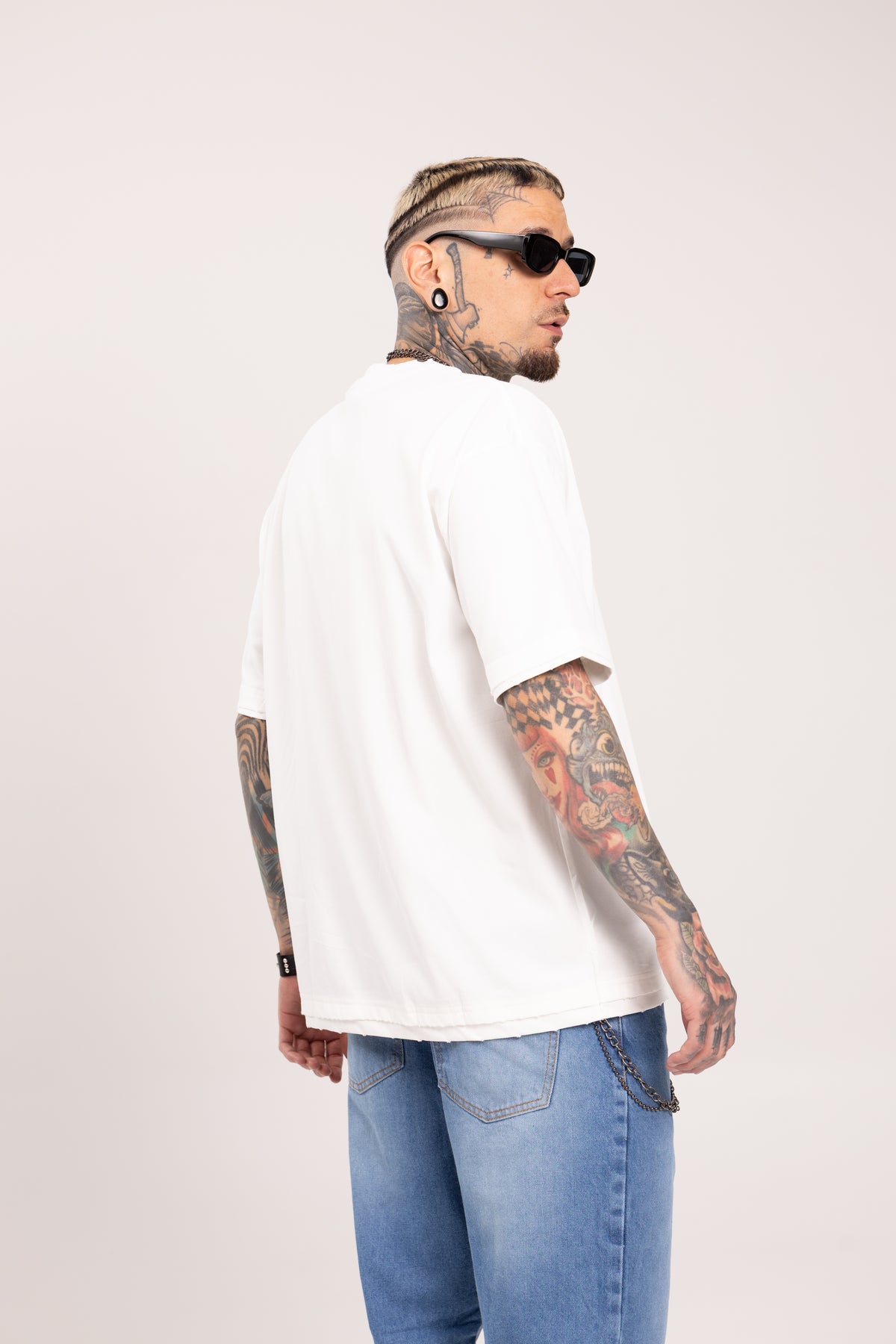 Camiseta Blanca Oversize Heavyweight con Bordes Crudos para Hombre - Camiseta Básica Boxy Fit de Algodón Pesado Estilo Streetwear Minimal