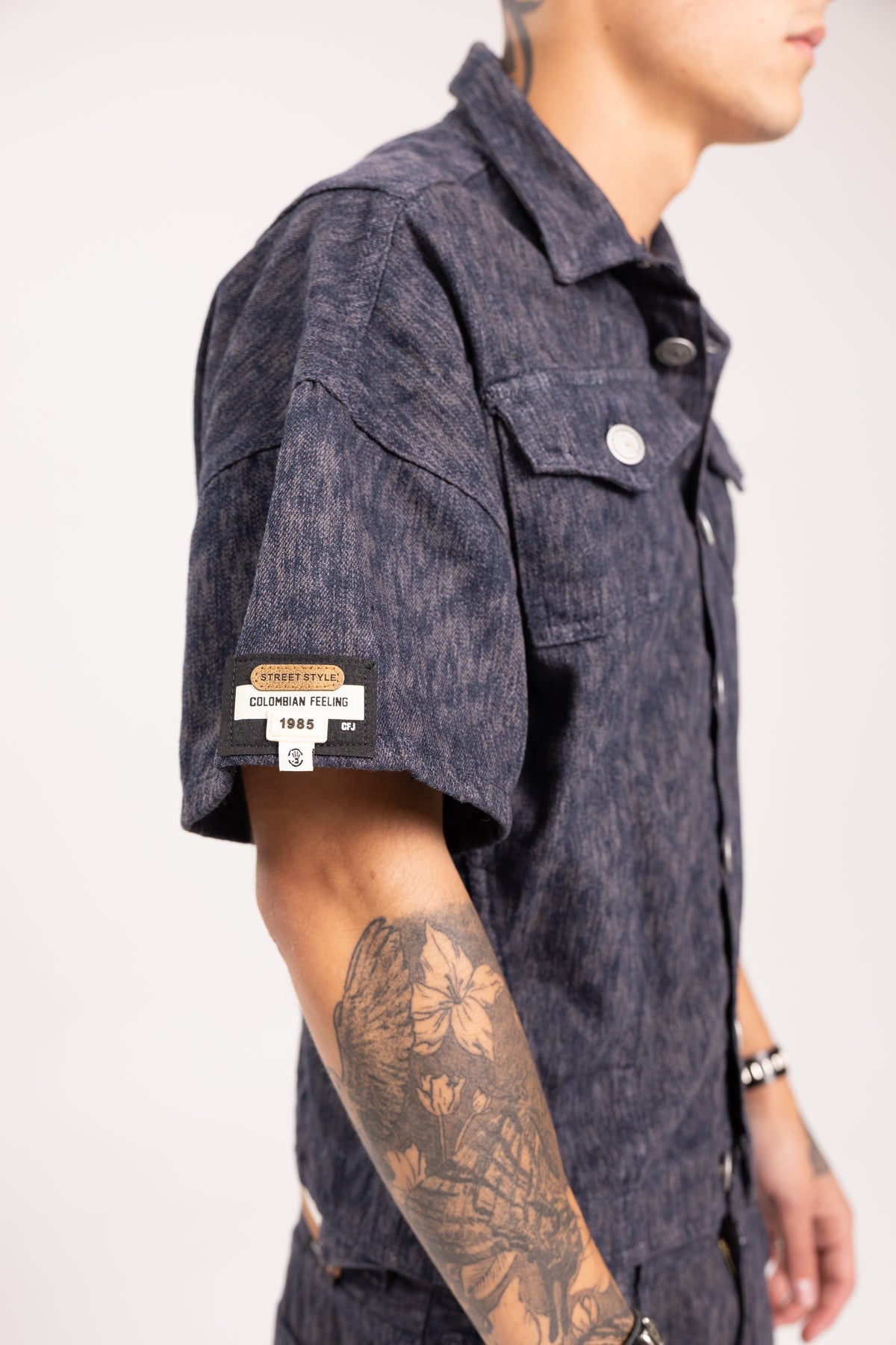 Camisa Denim Manga Corta Boxy Fit para Hombre - Camisa Jacquard Azul Estilo Streetwear Crop Urbano