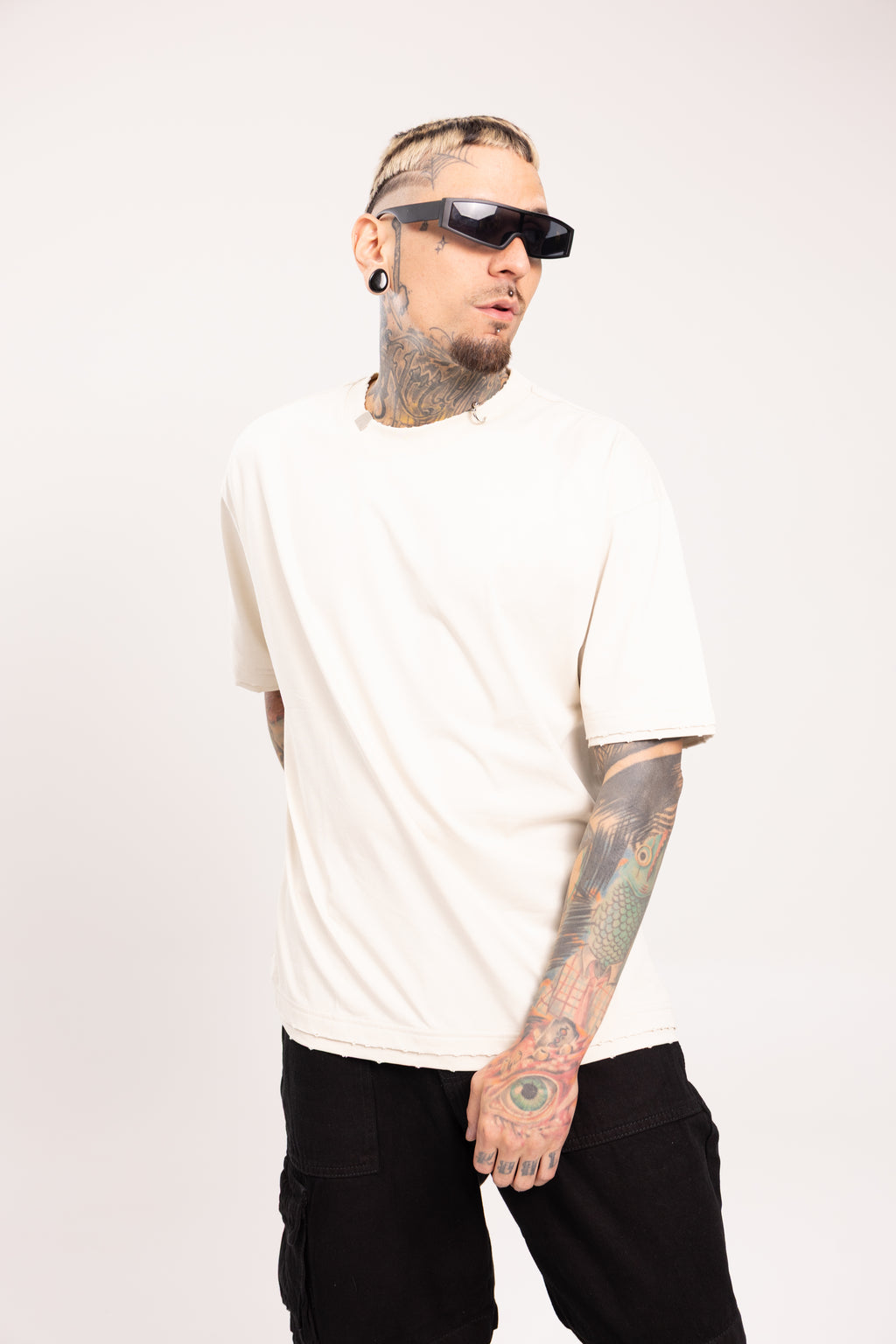 Camiseta Blanca Oversize Heavyweight con Bordes Crudos para Hombre - Camiseta Básica Boxy Fit de Algodón Pesado Estilo Streetwear Minimal