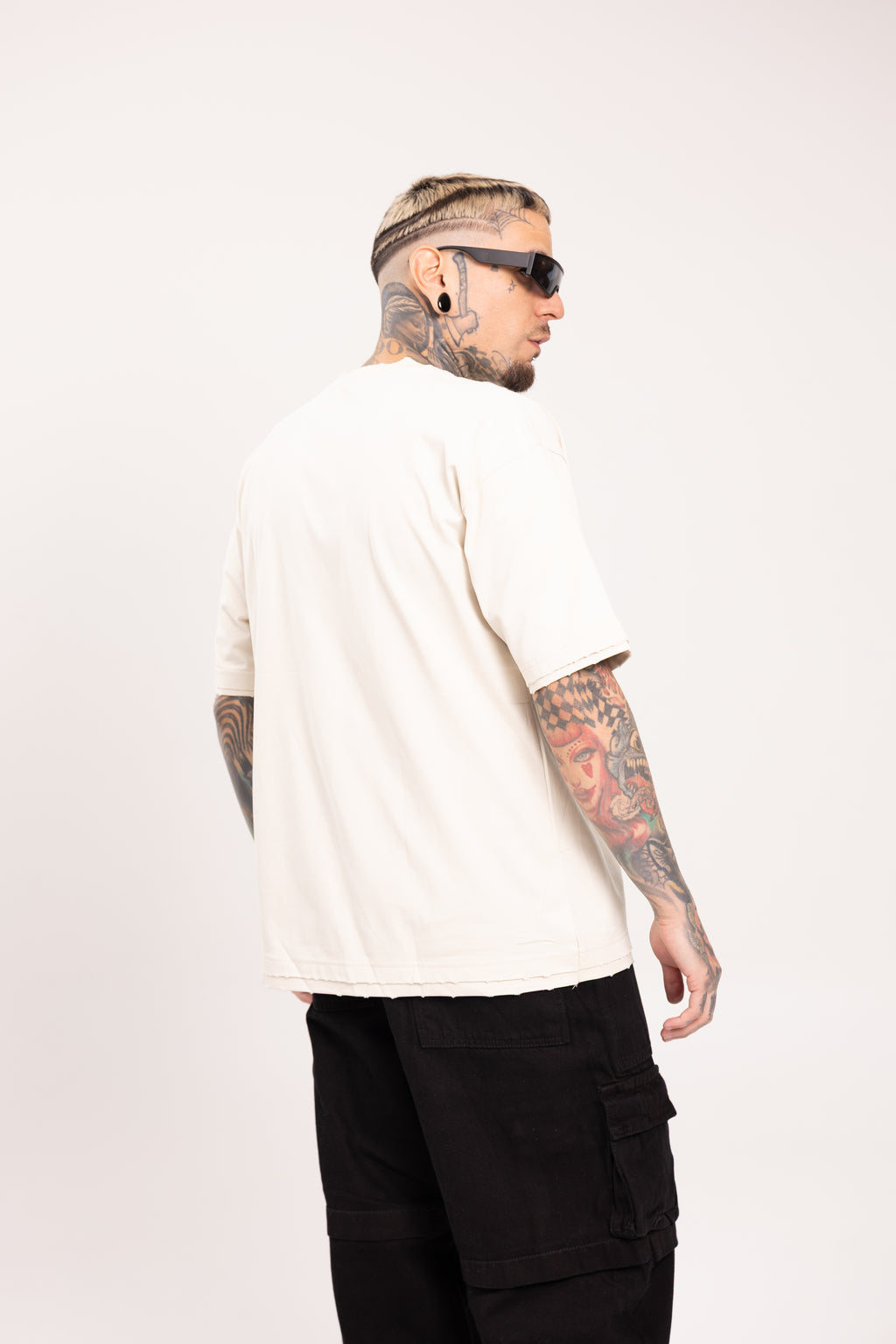Camiseta Blanca Oversize Heavyweight con Bordes Crudos para Hombre - Camiseta Básica Boxy Fit de Algodón Pesado Estilo Streetwear Minimal