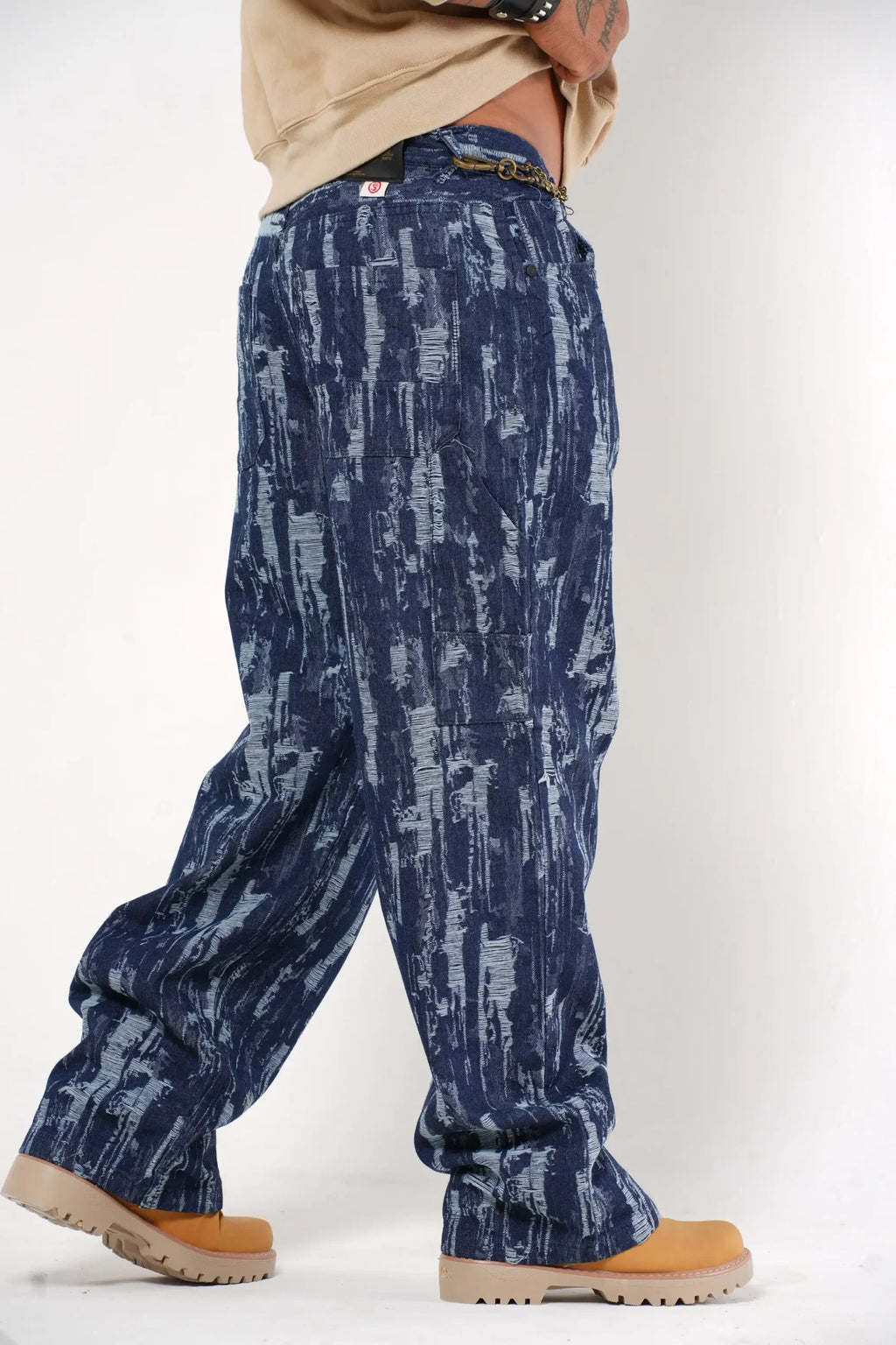 Pantalón Baggy Denim Azul con Estampado Abstracto