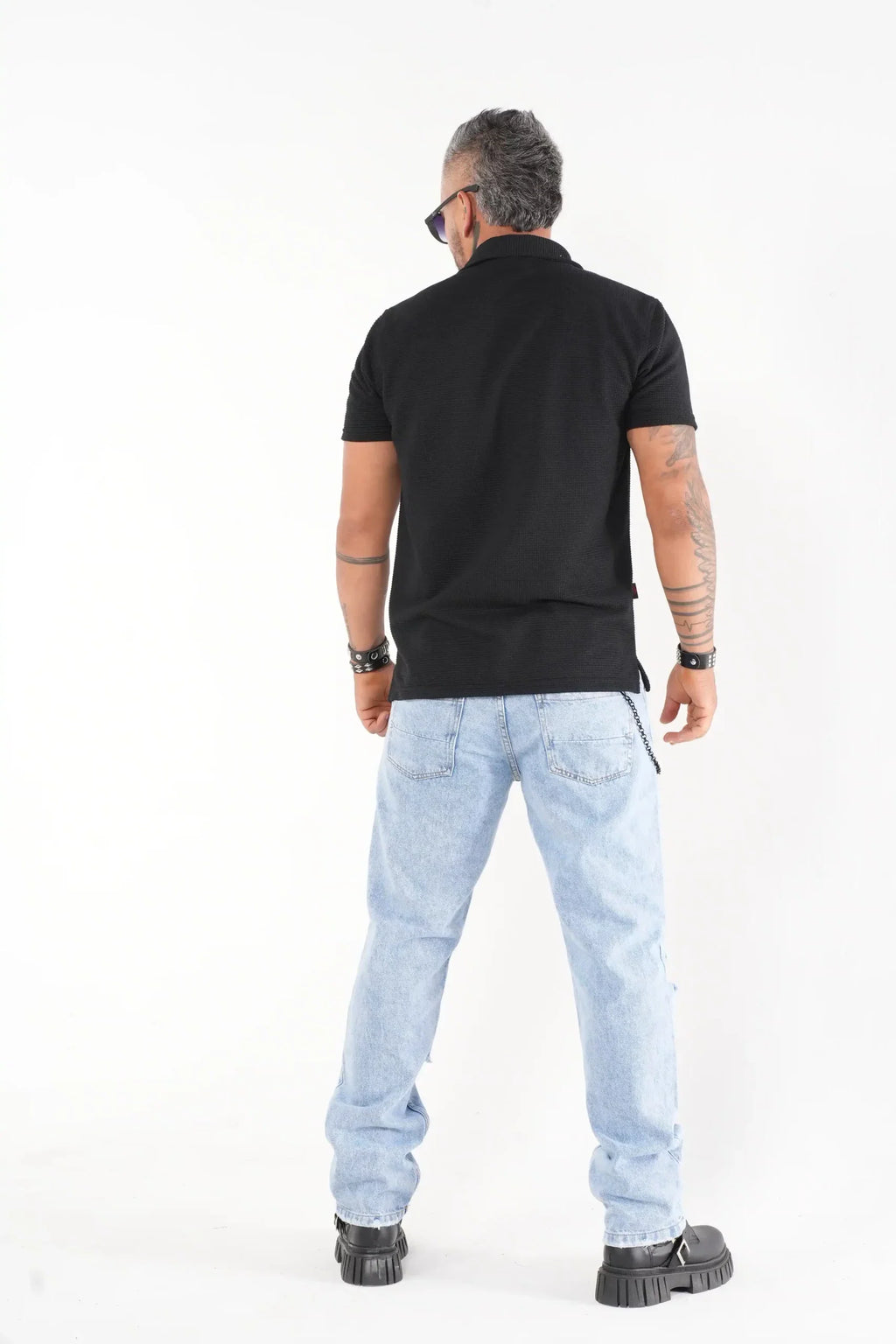 Jeans Denim Claro Rasgado con Cadena Decorativa