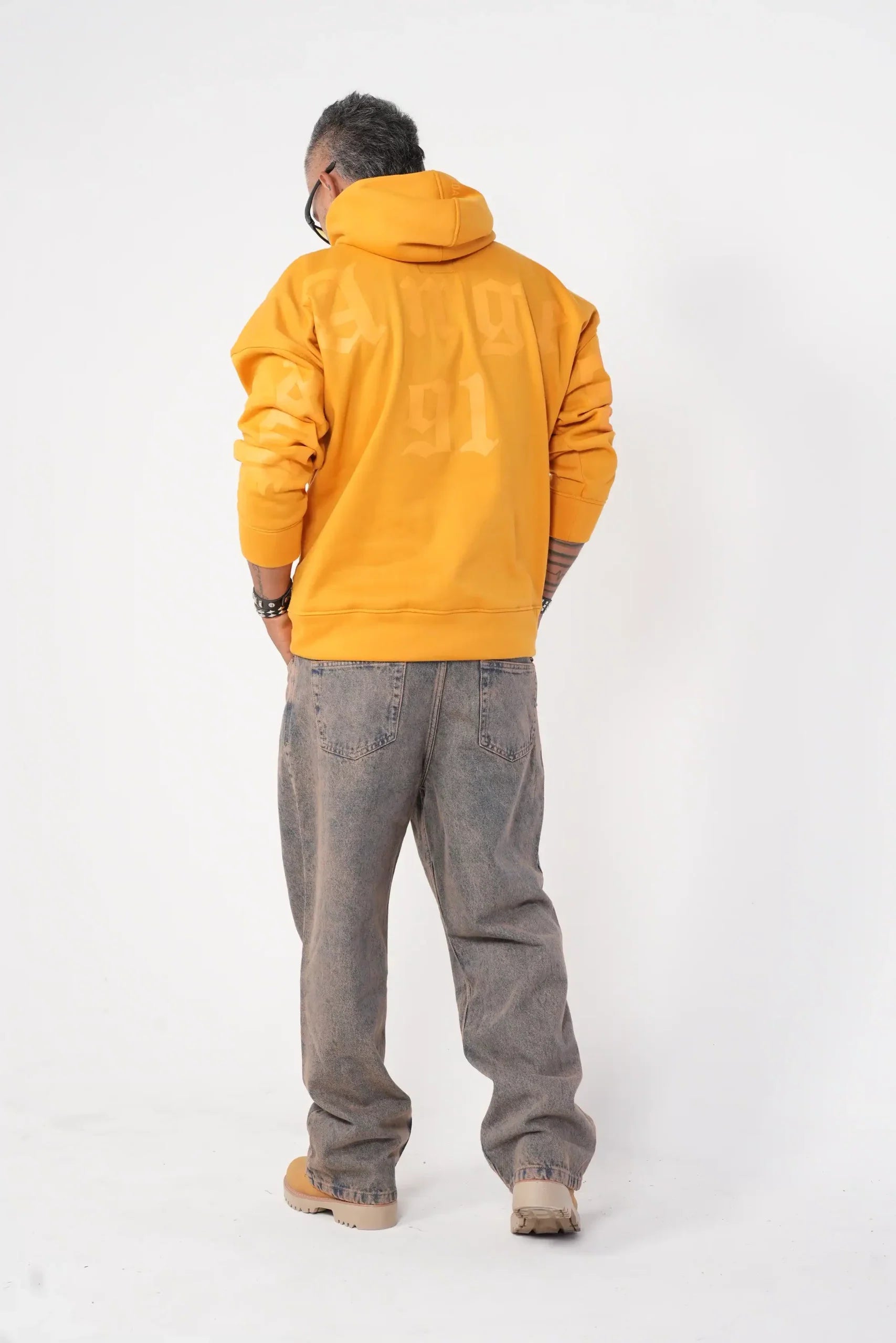 Buzo Hoodie Mostaza con Capucha y Estampado "Colombian Feeling"