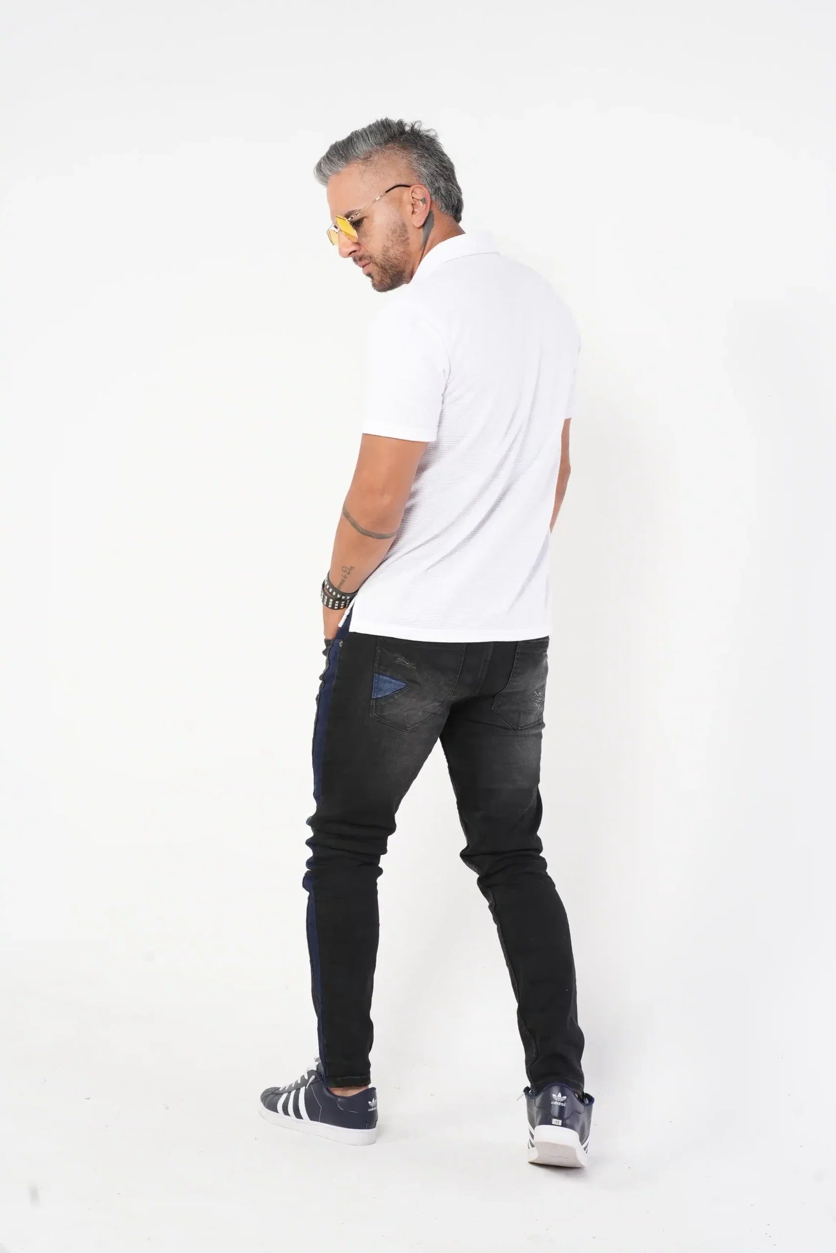 Jeans Skinny Fit Negro con Efecto Desgastado y Panel Lateral Azul