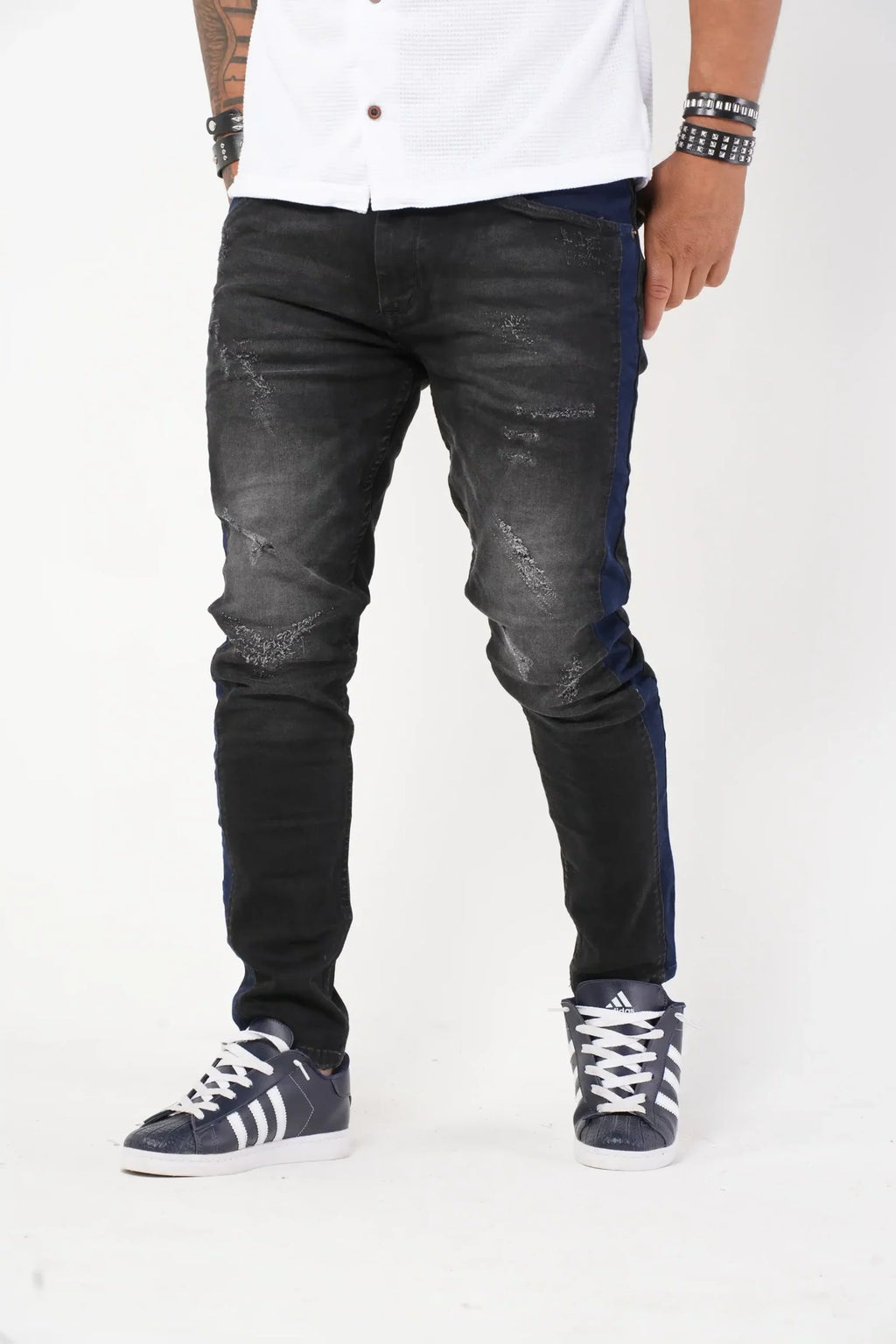 Jeans Skinny Fit Negro con Efecto Desgastado y Panel Lateral Azul