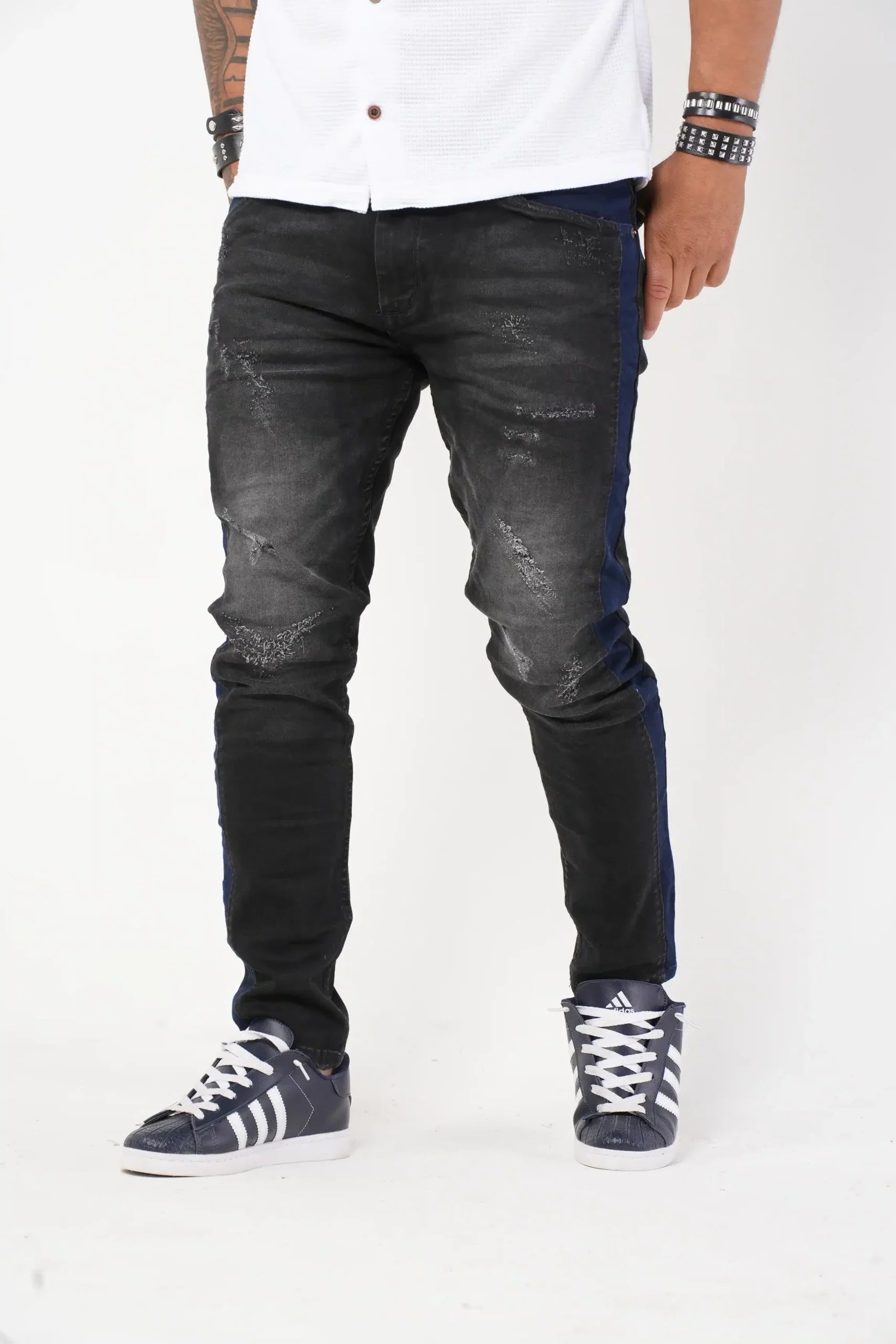 Jeans Skinny Fit Negro con Efecto Desgastado y Panel Lateral Azul