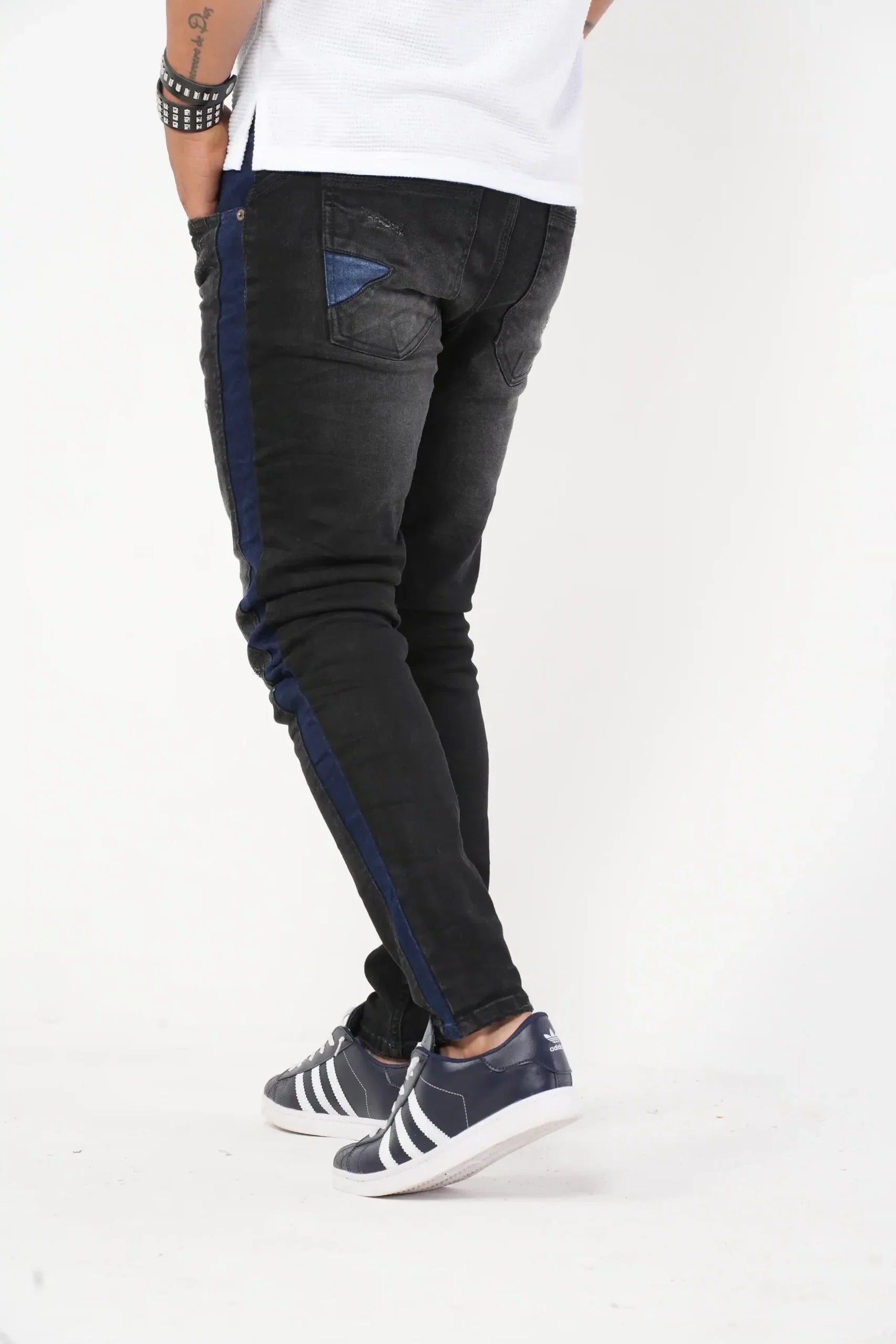 Jeans Skinny Fit Negro con Efecto Desgastado y Panel Lateral Azul