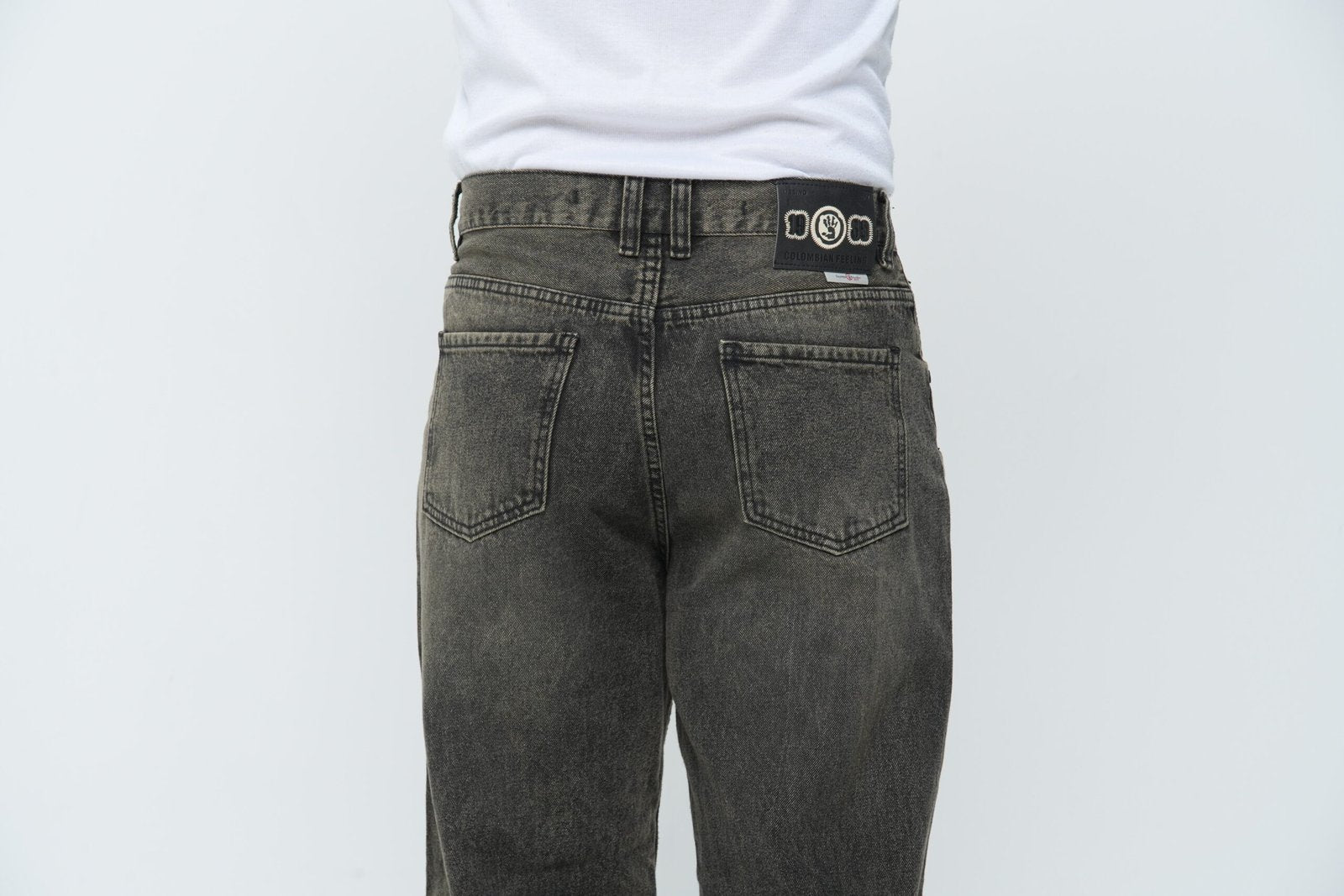 Jeans Gris Lavado Straight Fit – Estilo Urbano Streetwear