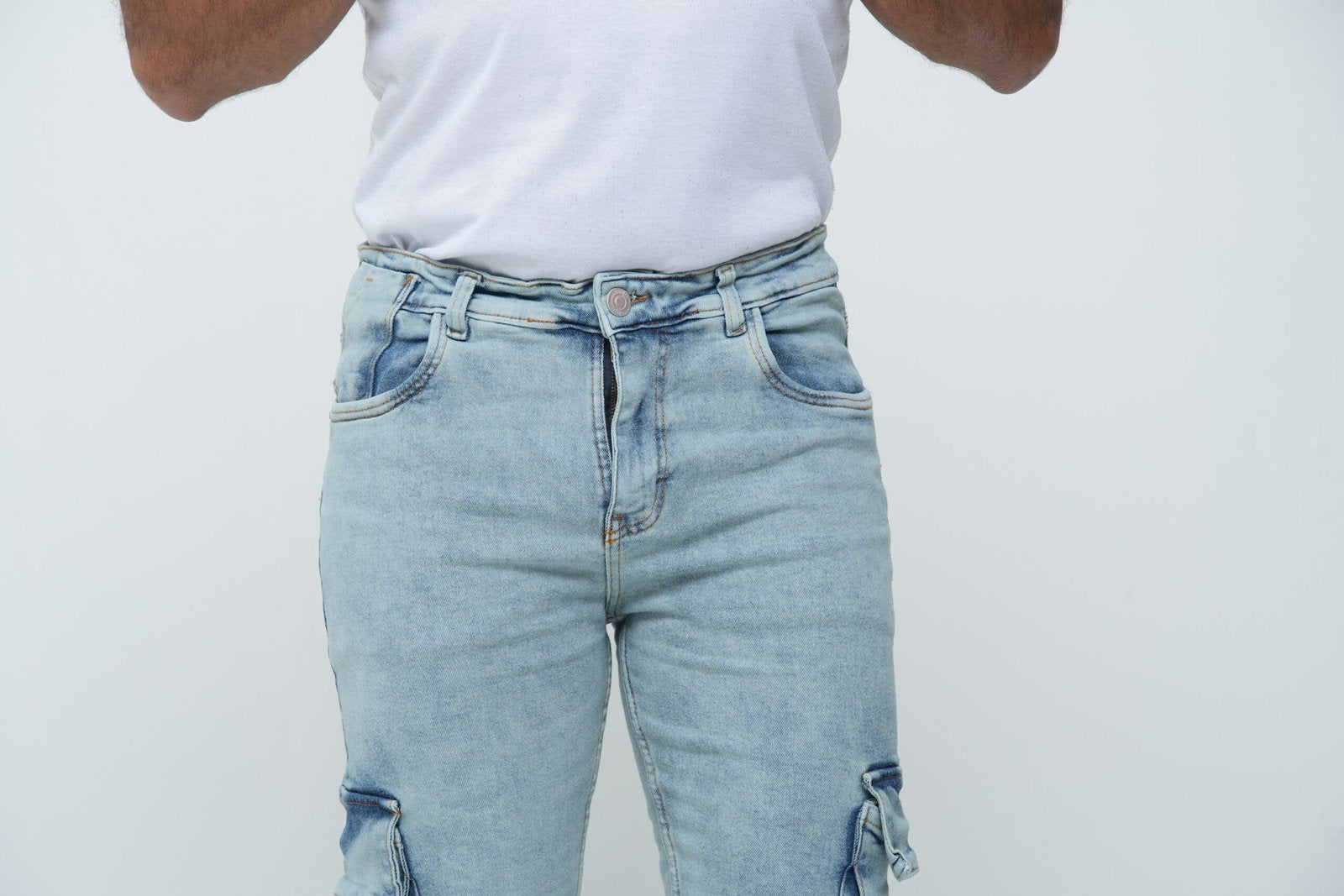 Jeans Hombre Slim Fit Tipo Cargo - Azul Medio con Bolsillos Laterales