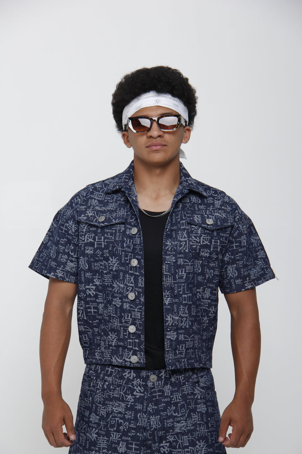 Camisa de Jean Azul Manga Corta con Estampado Oriental - Boxy Fit