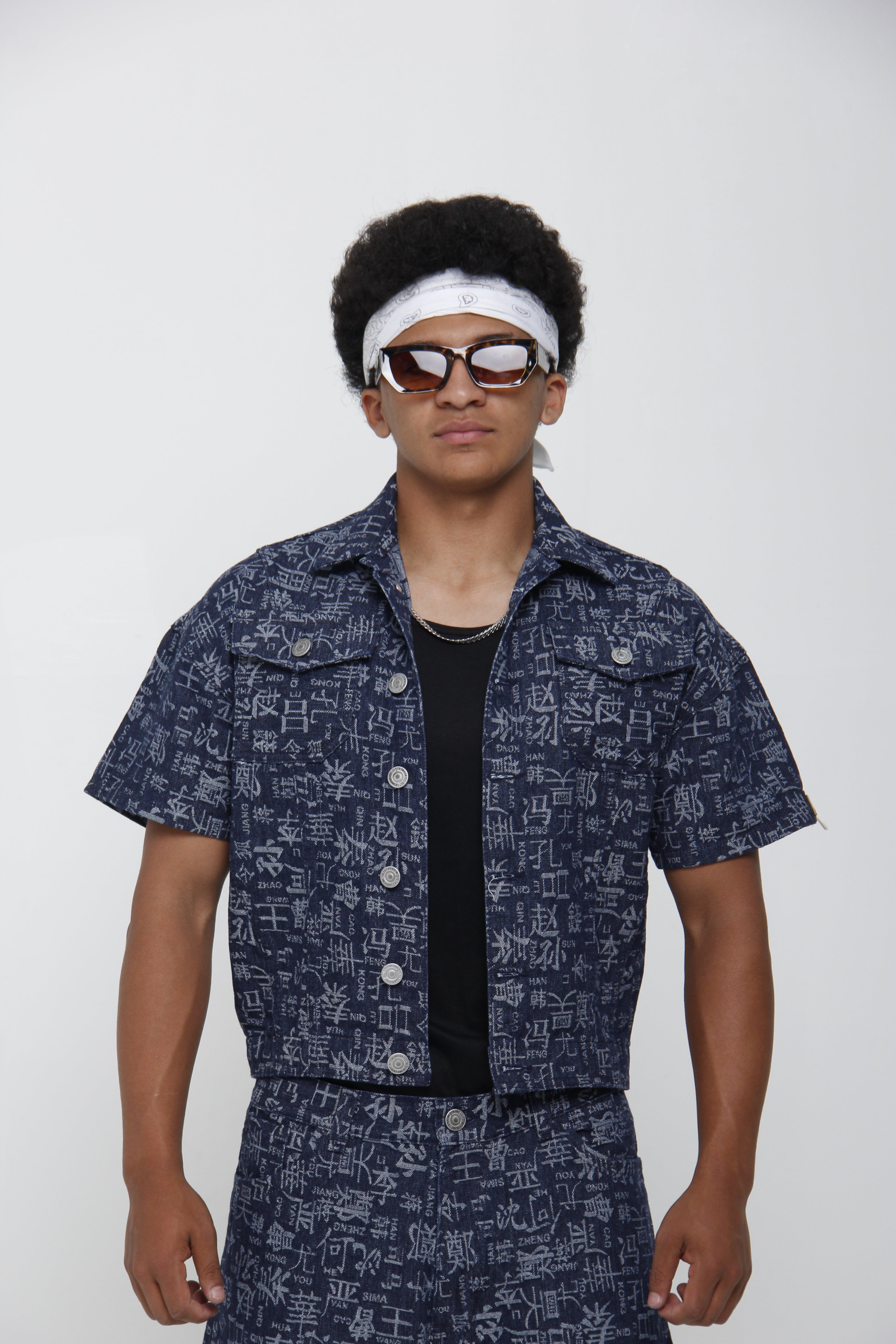Camisa de Jean Azul Manga Corta con Estampado Oriental - Boxy Fit