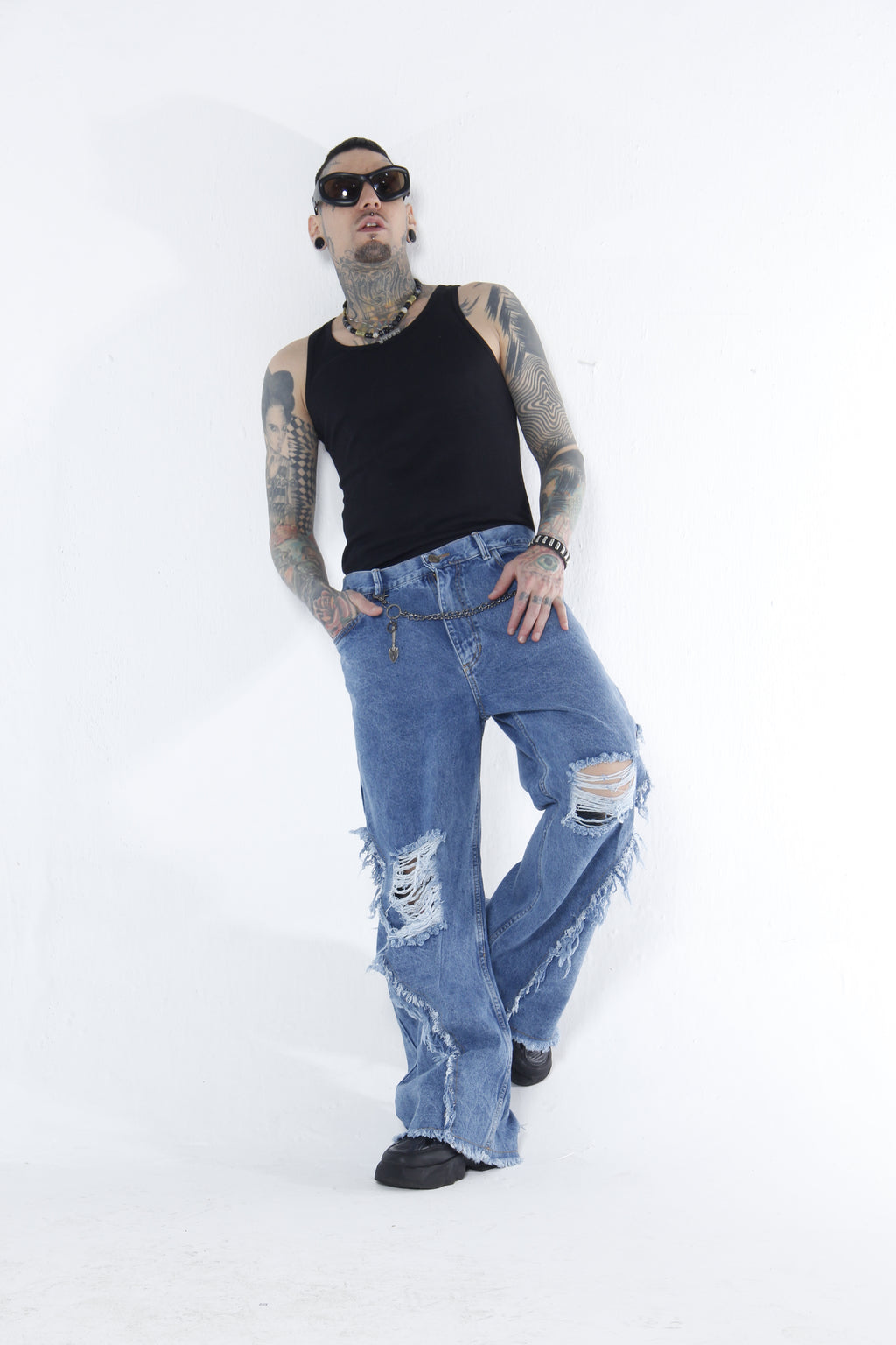 Jean Baggy para Hombre con Flecos y Rotos - Pantalón Denim Azul Estilo Grunge Punk con Cadena