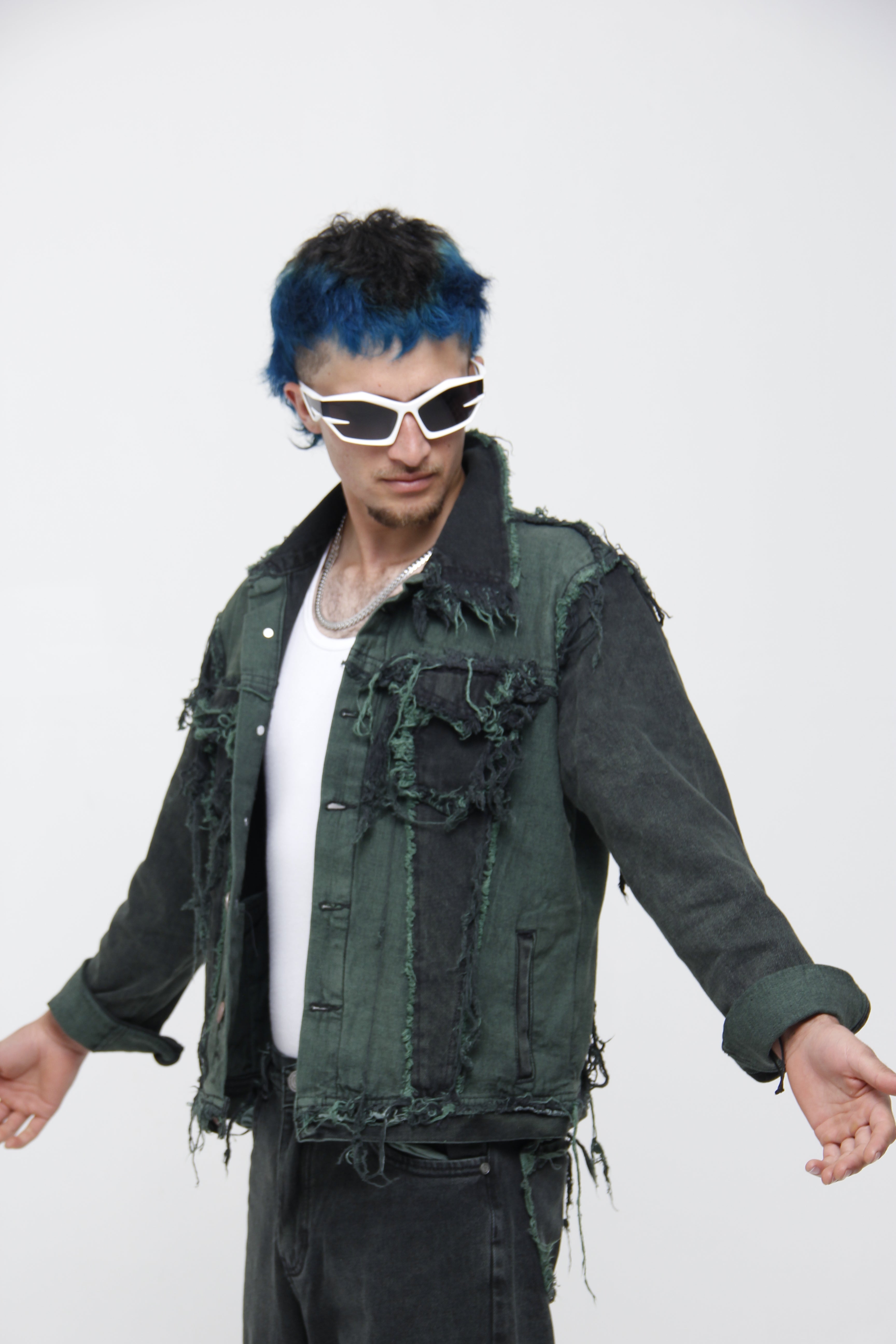 Chaqueta Deconstruida - Estilo Grunge Urbano