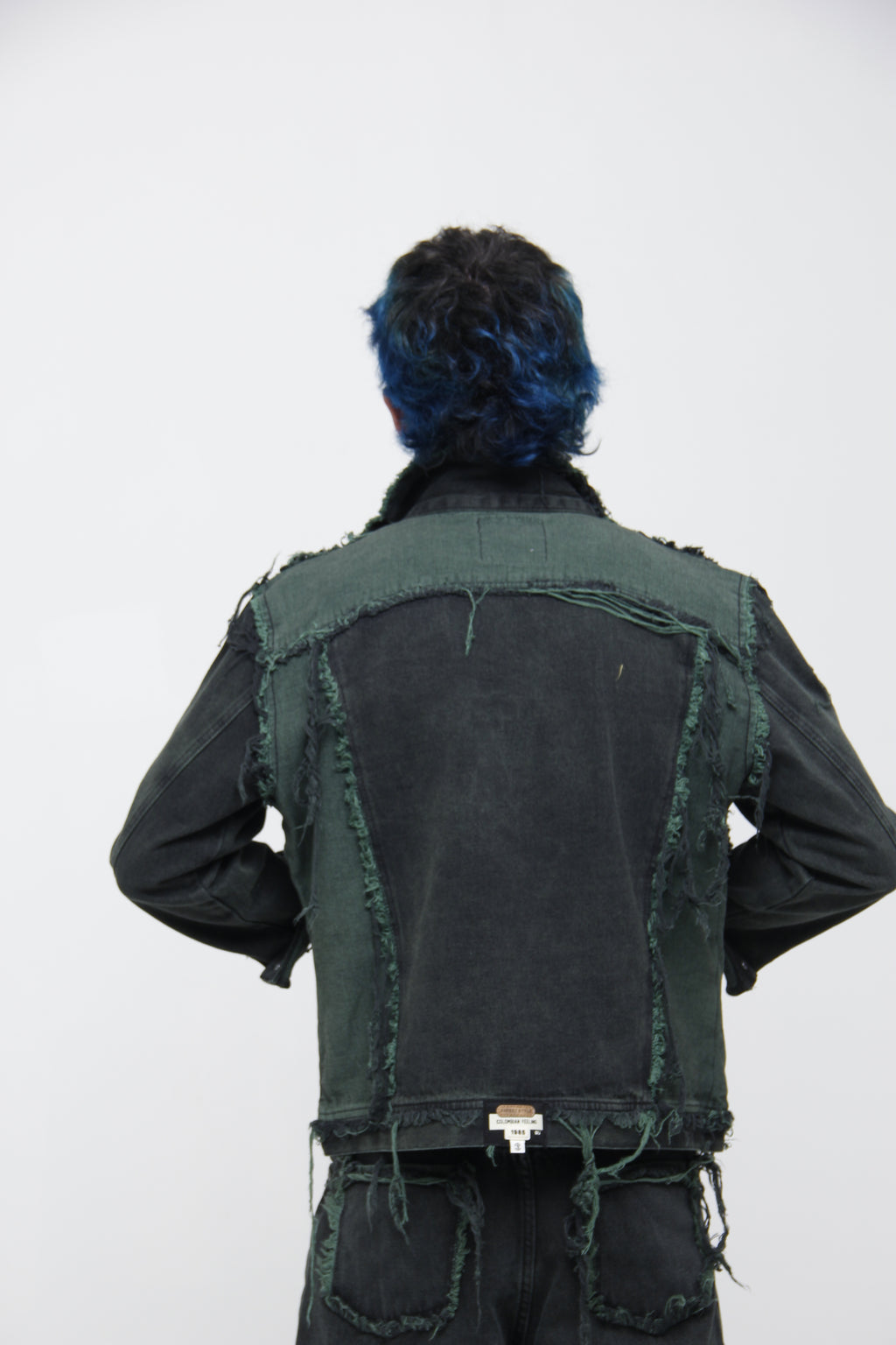 Chaqueta Deconstruida - Estilo Grunge Urbano