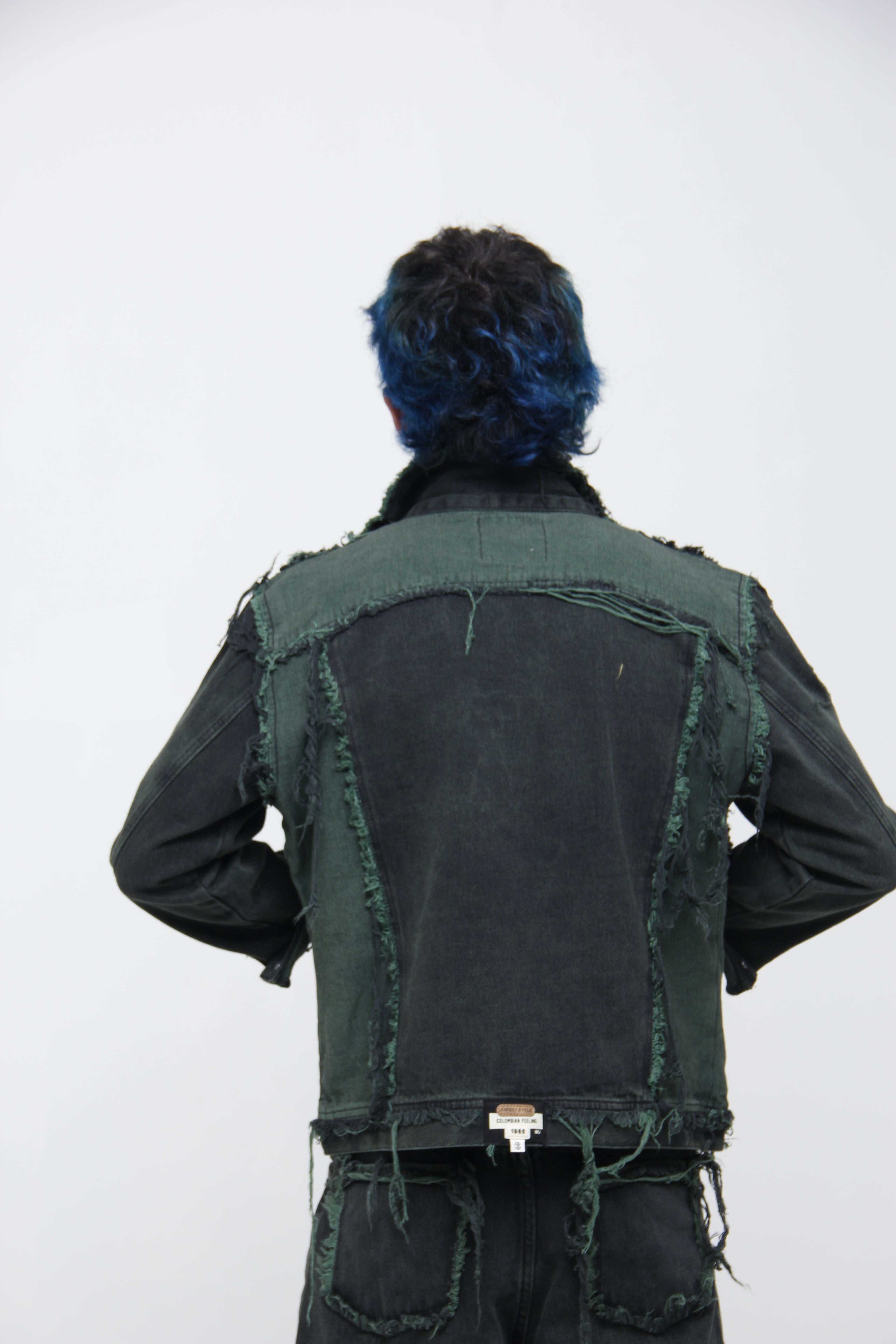 Chaqueta Deconstruida - Estilo Grunge Urbano