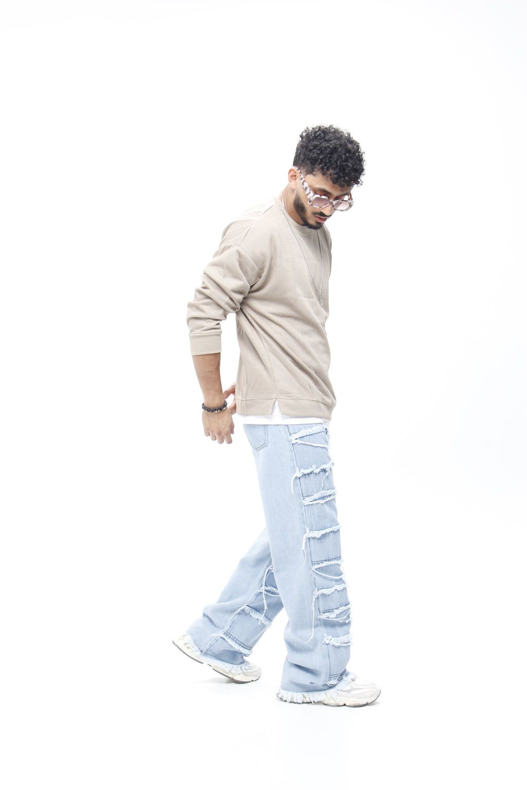 Jeans Trendy Fit  – Pantalón Denim con Diseño de Flecos Estilo Deconstructed Streetwear