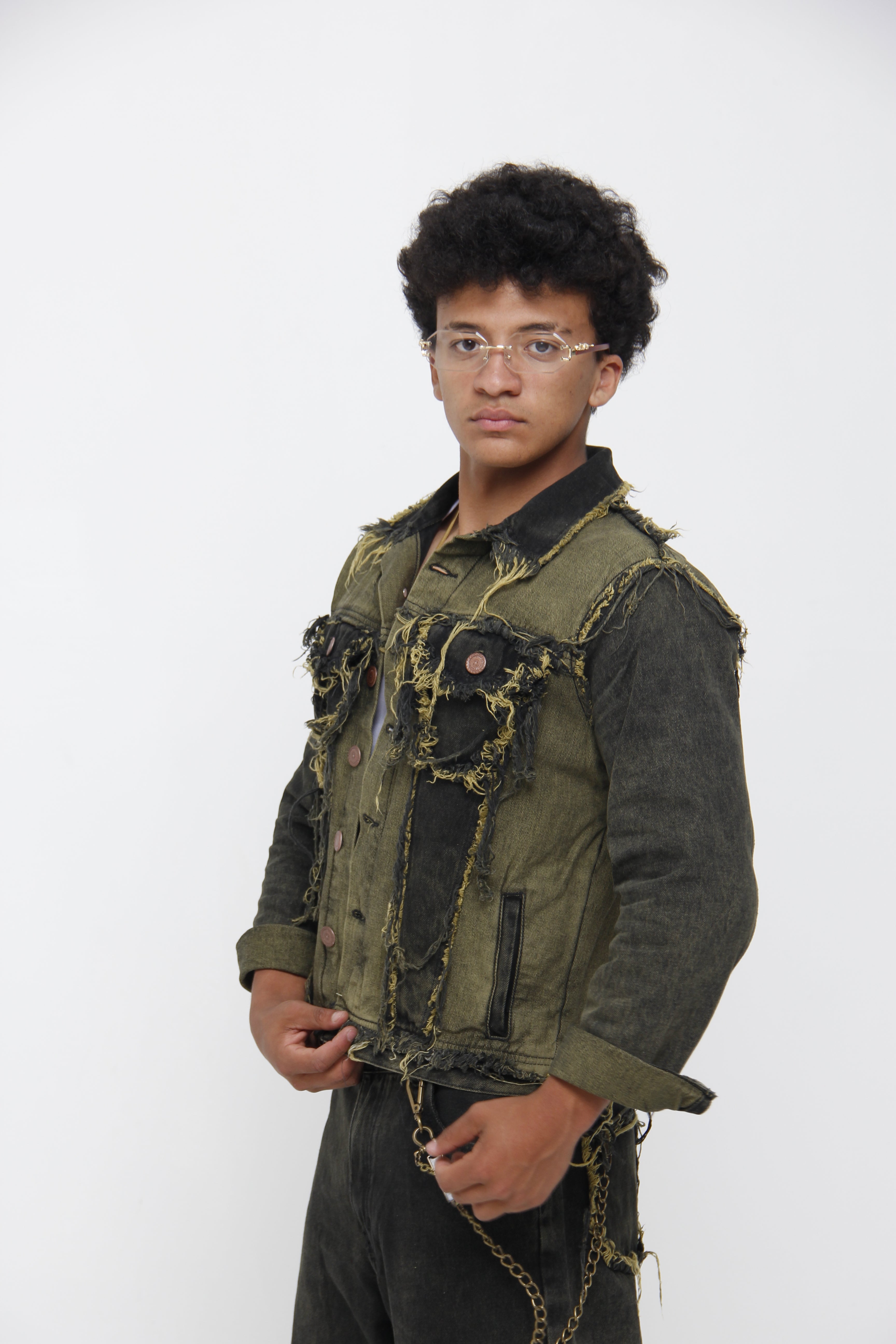 Chaqueta Deconstruida - Estilo Grunge Urbano