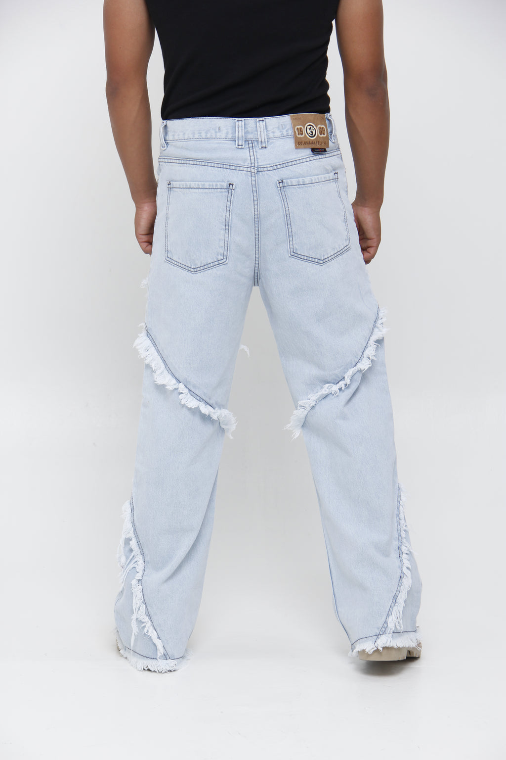 Jean Super Baggy con Costuras Deshilachadas - Grunge Urbano
