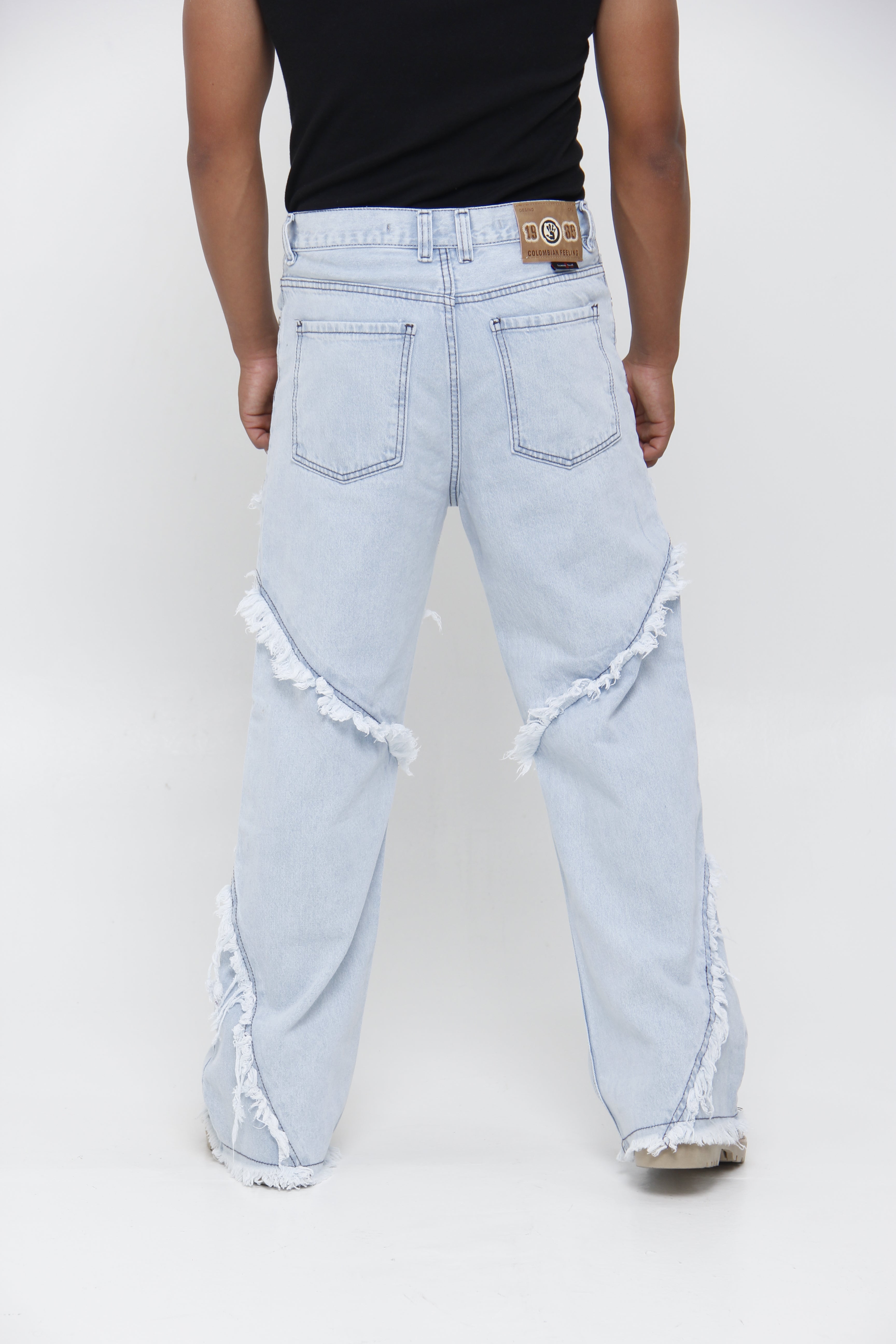 Jean Super Baggy con Costuras Deshilachadas - Grunge Urbano