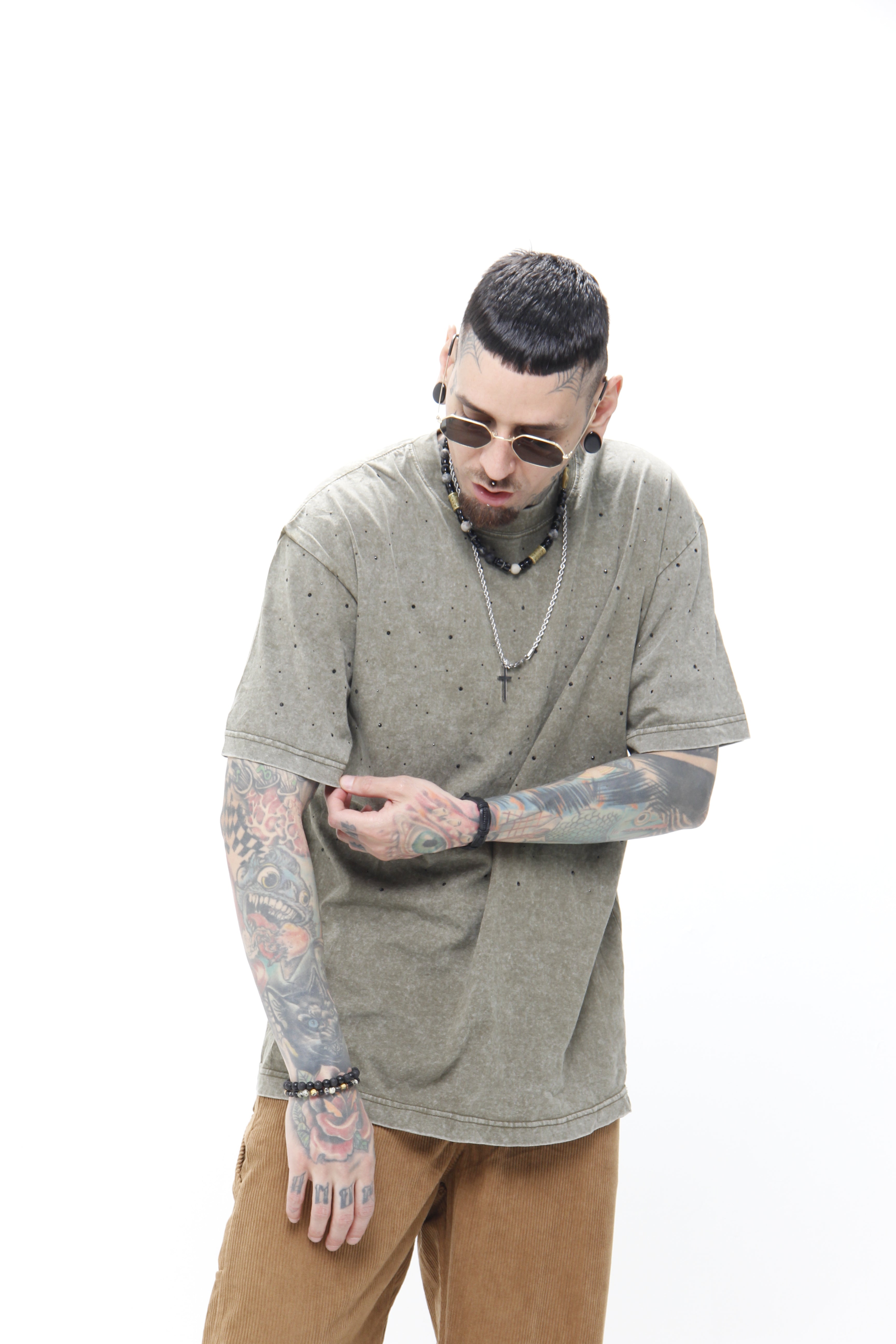 Camiseta Acid Wash – Algodón Pesado con Pedrería Streetwear