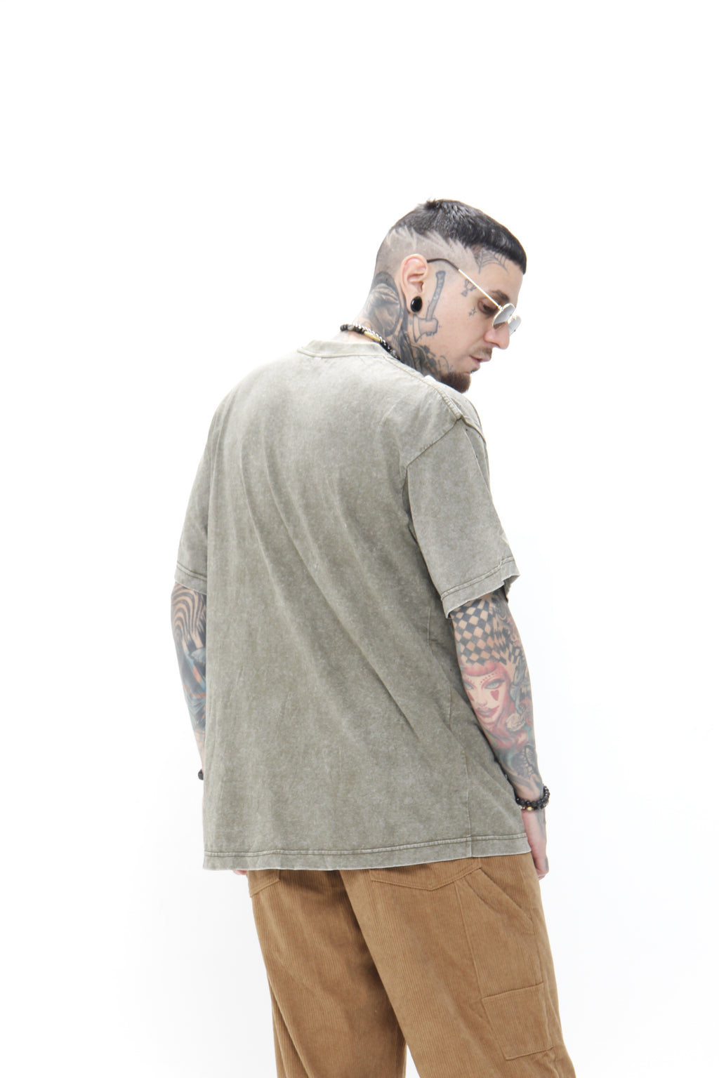 Camiseta Acid Wash – Algodón Pesado con Pedrería Streetwear