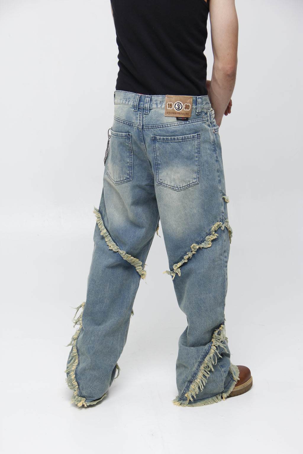 Jean Super Baggy con Costuras Deshilachadas - Grunge Urbano