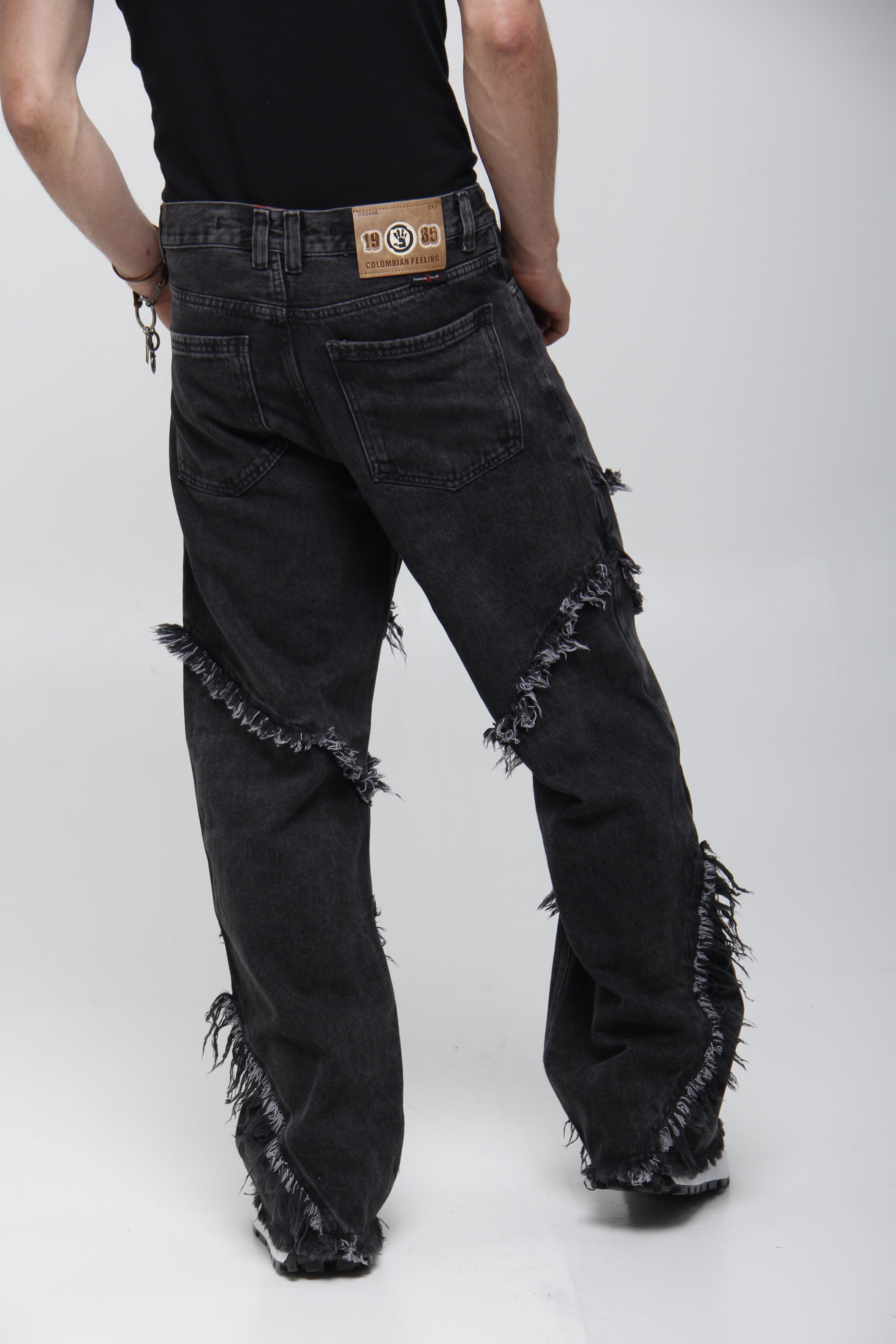 Jean Super Baggy con Costuras Deshilachadas - Estilo Grunge Urbano